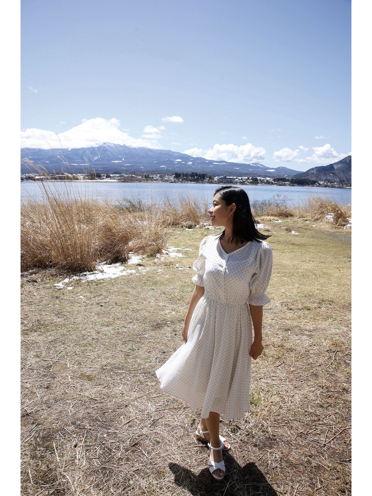 EMILY オフィシャルグラビア写真集 澄んだ季節（50P）