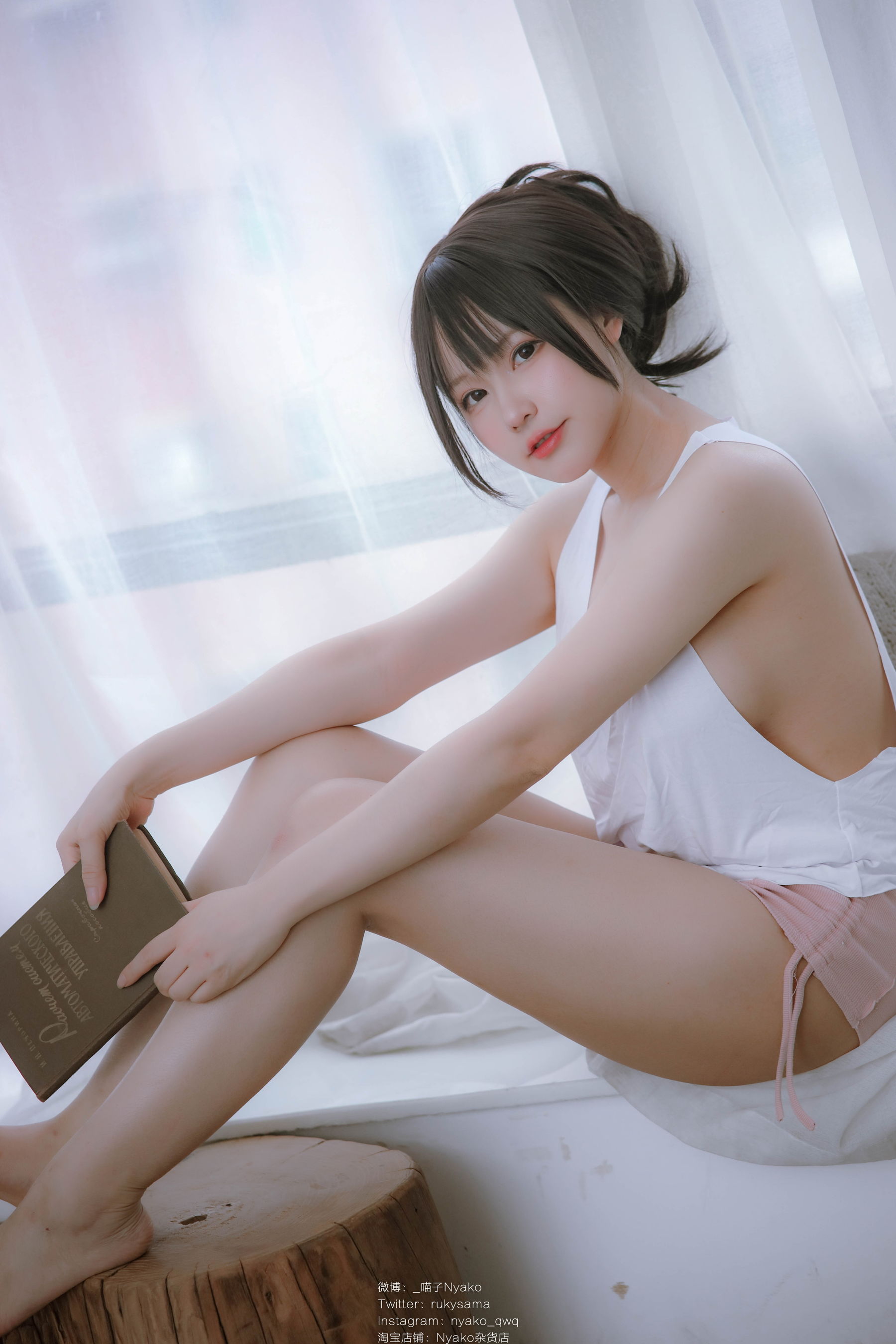 [福利COS] 萌妹子Nyako喵子 - 隣のやばいお姉さん 背心（78P）