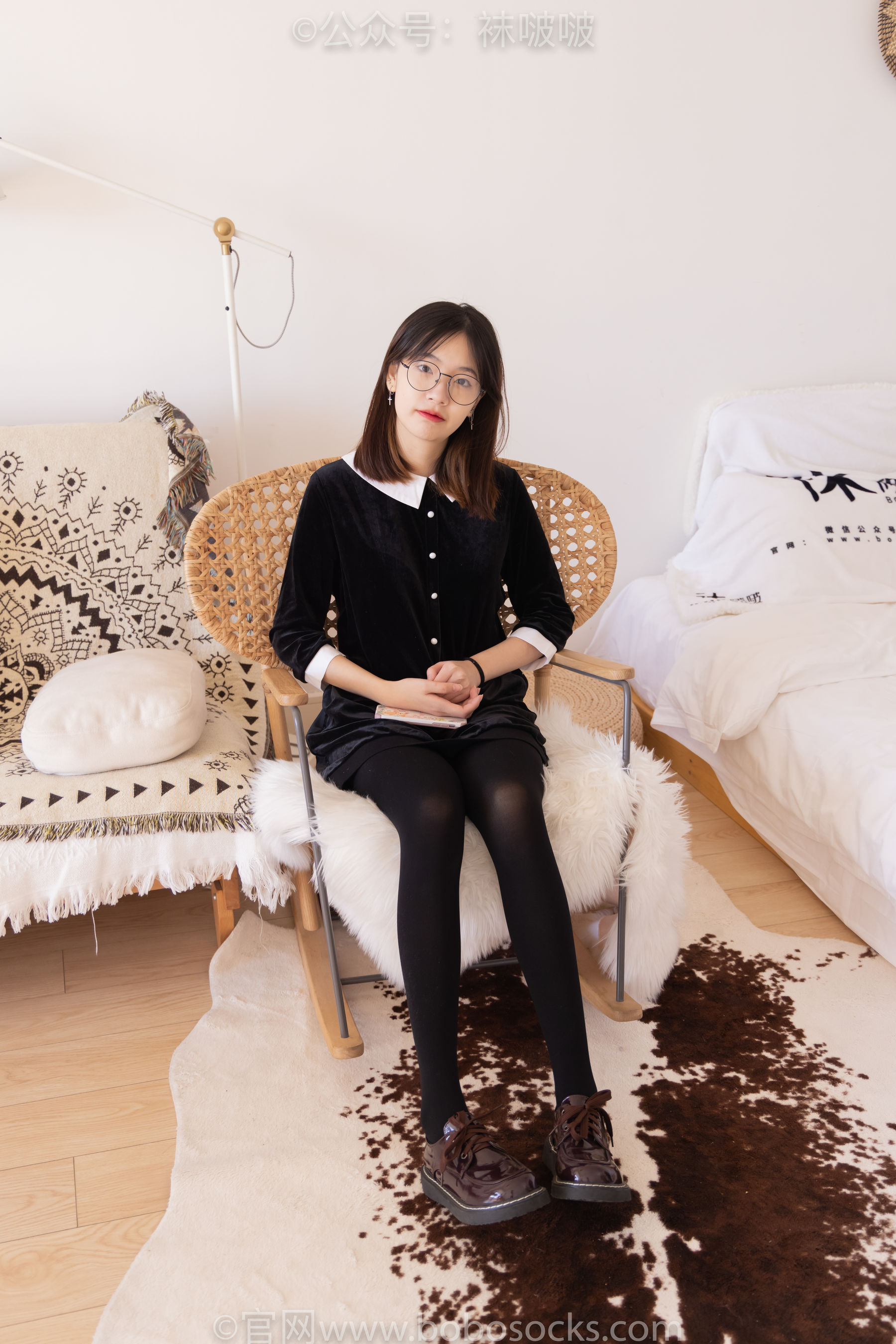 BoBoSocks袜啵啵 No.053 小甜豆-皮鞋、厚黑丝、黑色蕾丝船袜（138P）