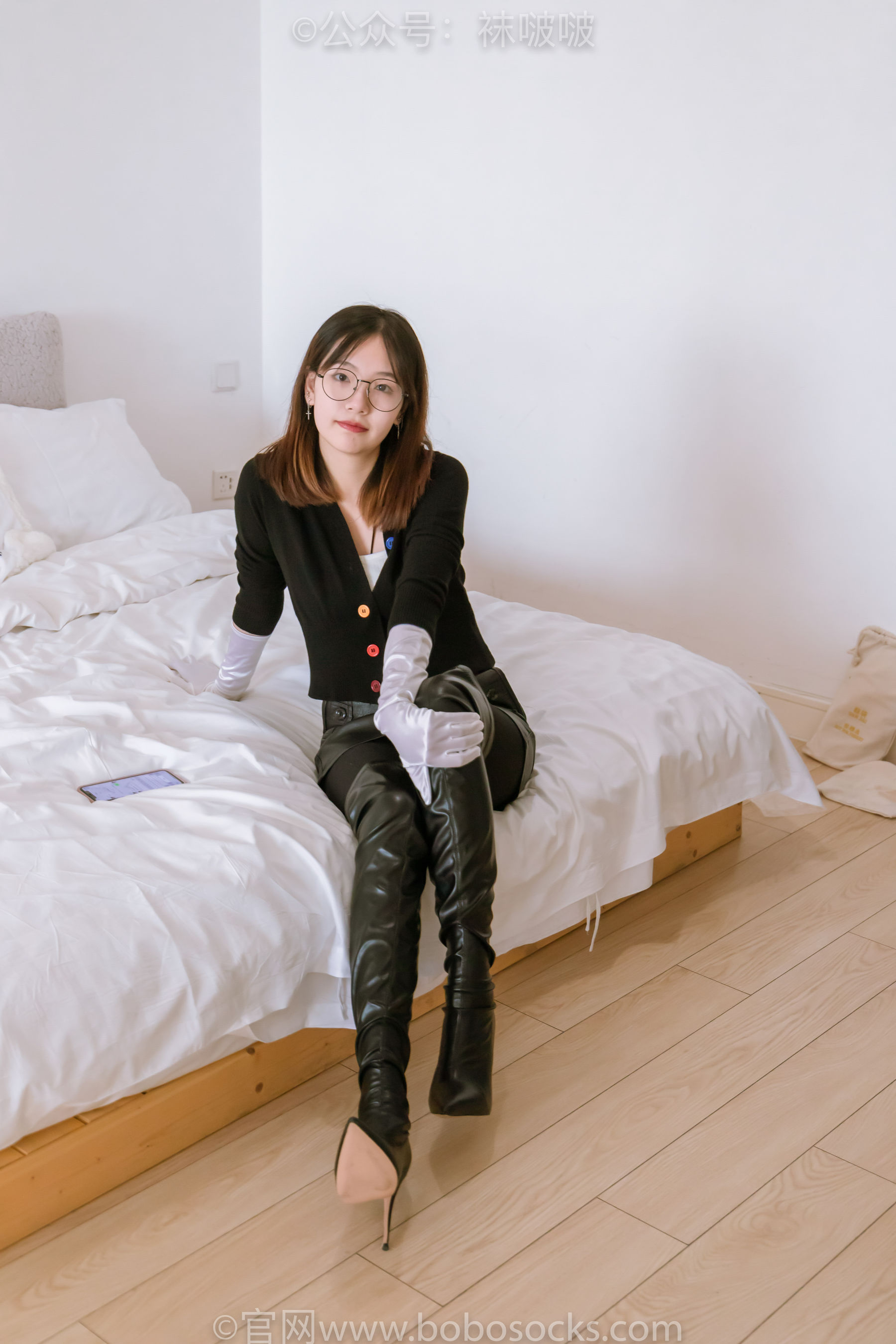 BoBoSocks袜啵啵 No.041 小甜豆-高跟长靴、黑色踩脚裤、肉丝（138P）