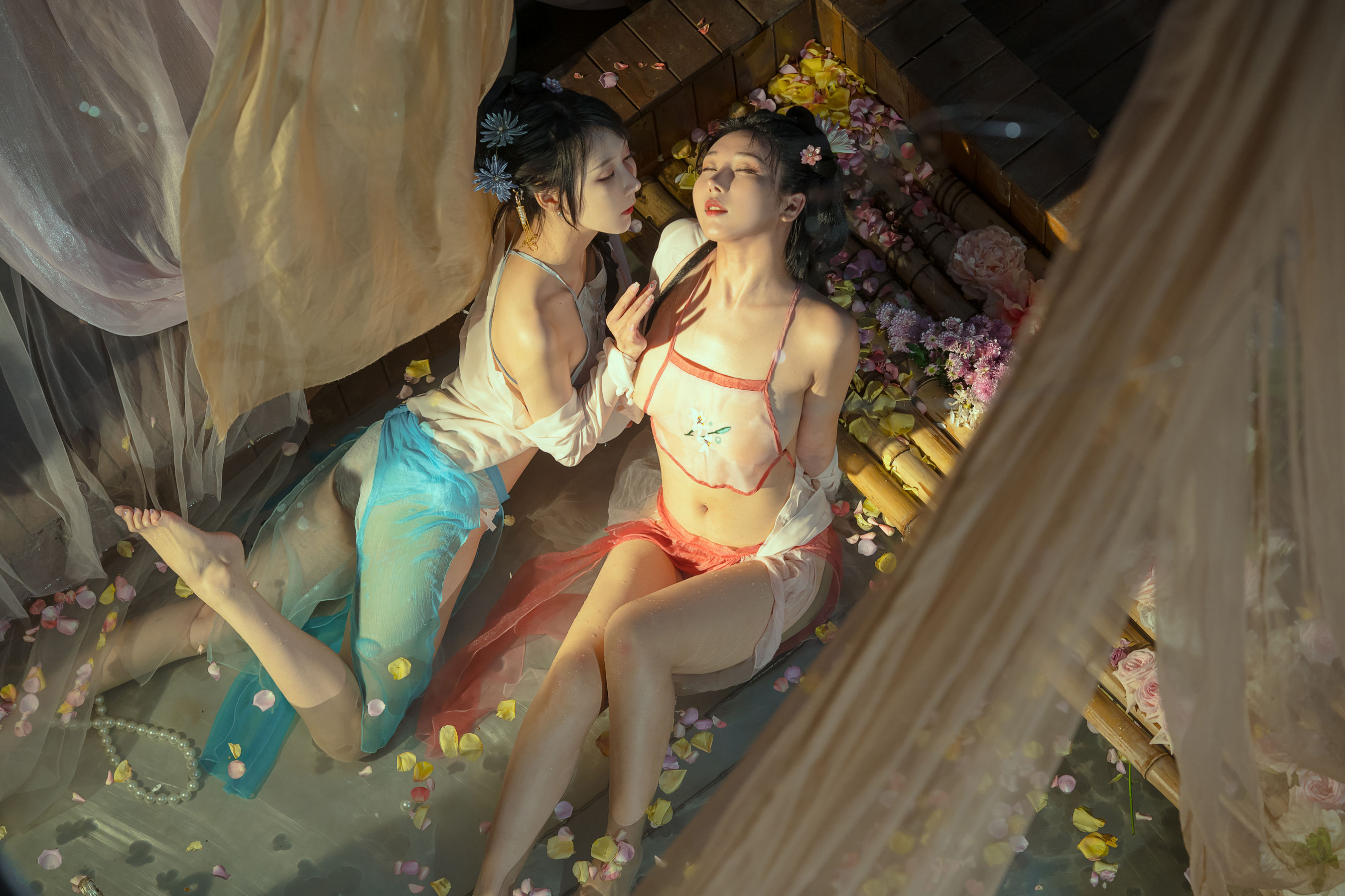 [福利COS] 云溪溪 - 奶桃 水池（34P）