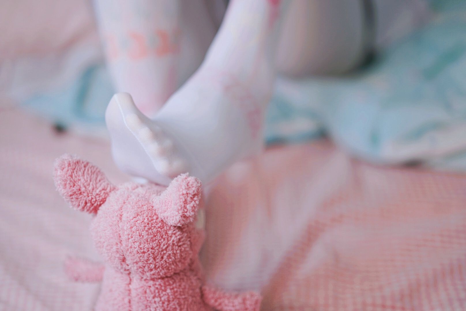 [网红COSER写真] 萌妹子眼酱大魔王w - 踩玩偶（10P）