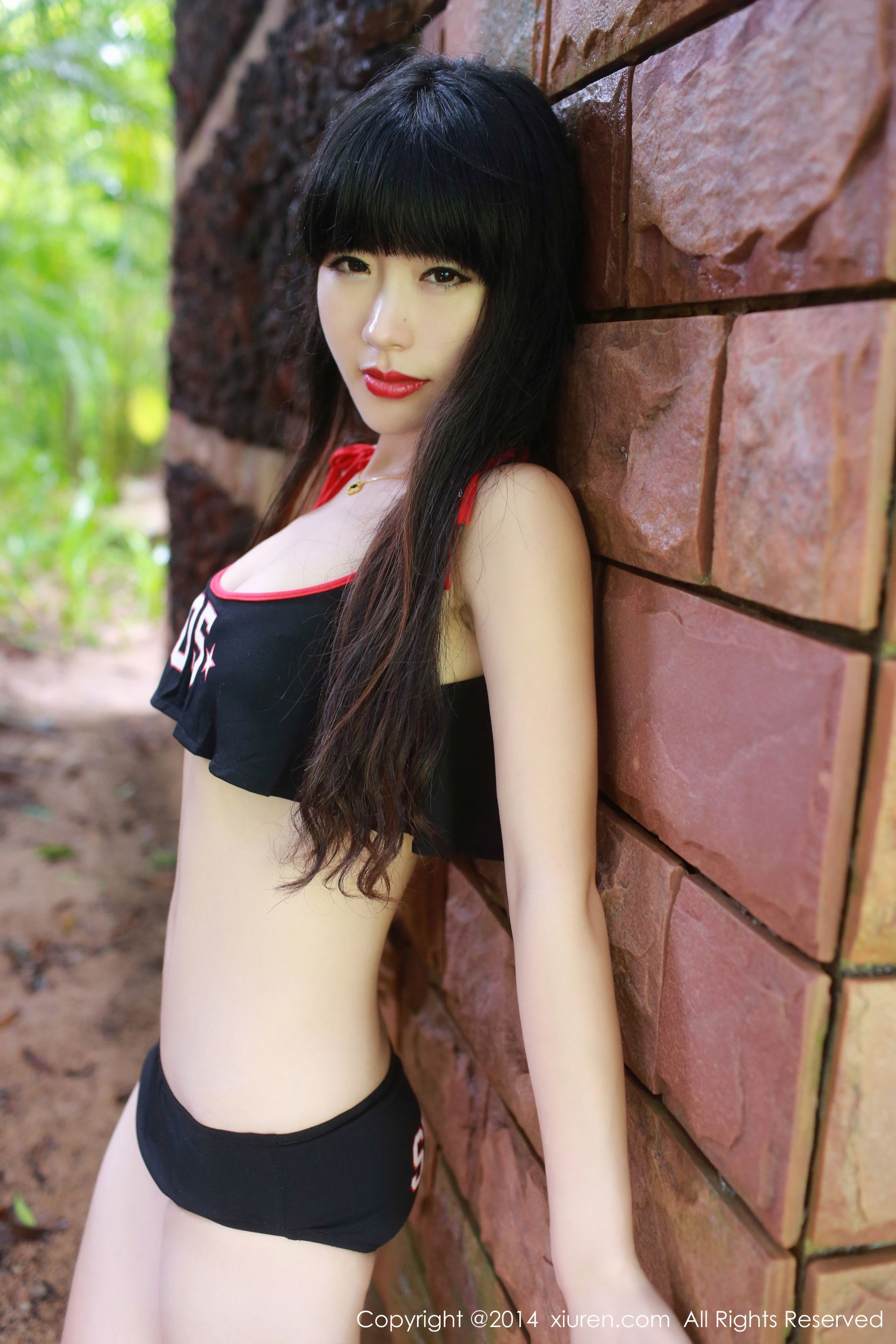 刘雪妮Verna《三亚旅拍》蕾丝内衣+泳装 [秀人网XiuRen] No.214（46P）