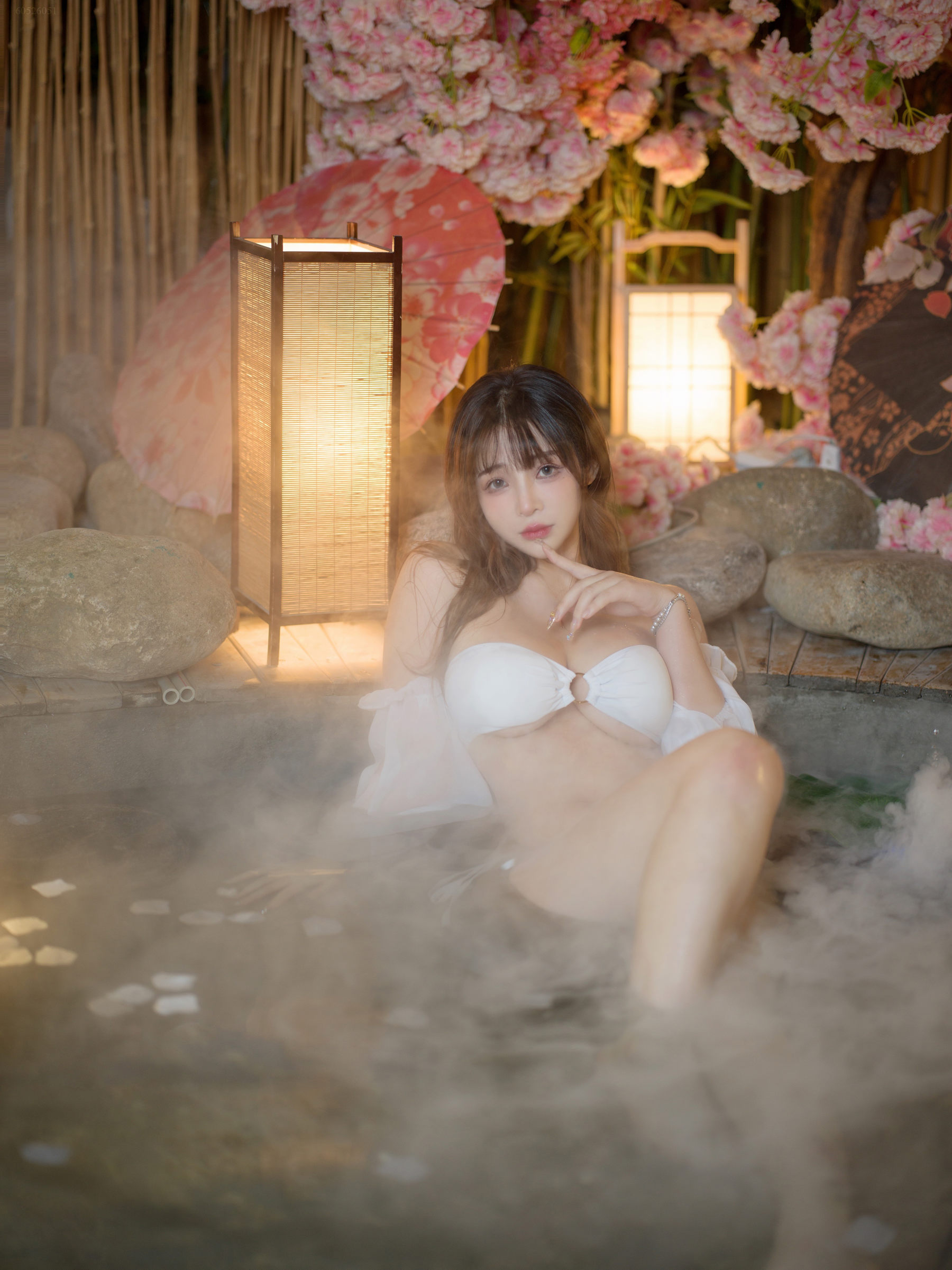 动漫博主叉子宝宝 - 温泉（53P）