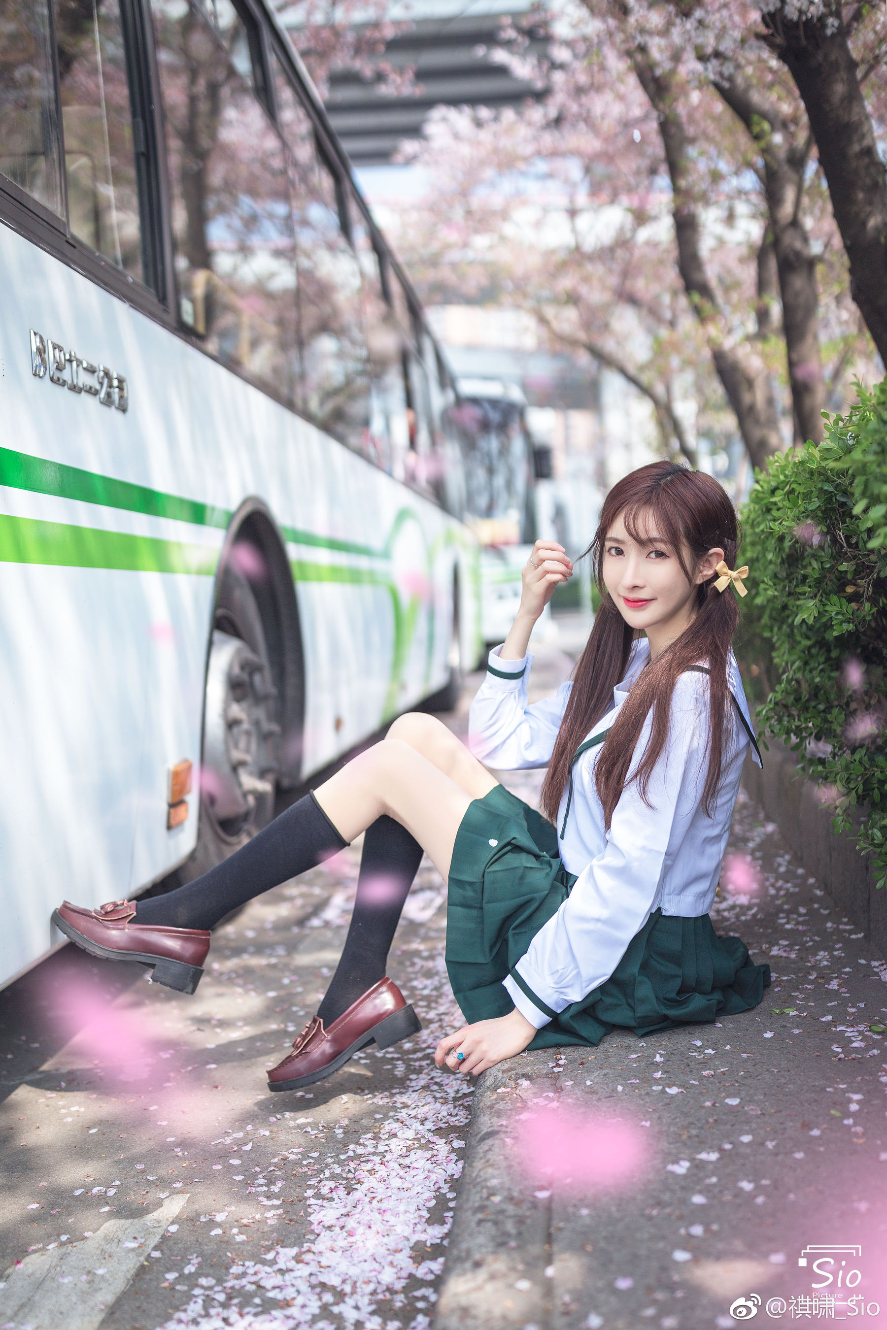 王羽衫 -   JK大巴（19P）-爱变色