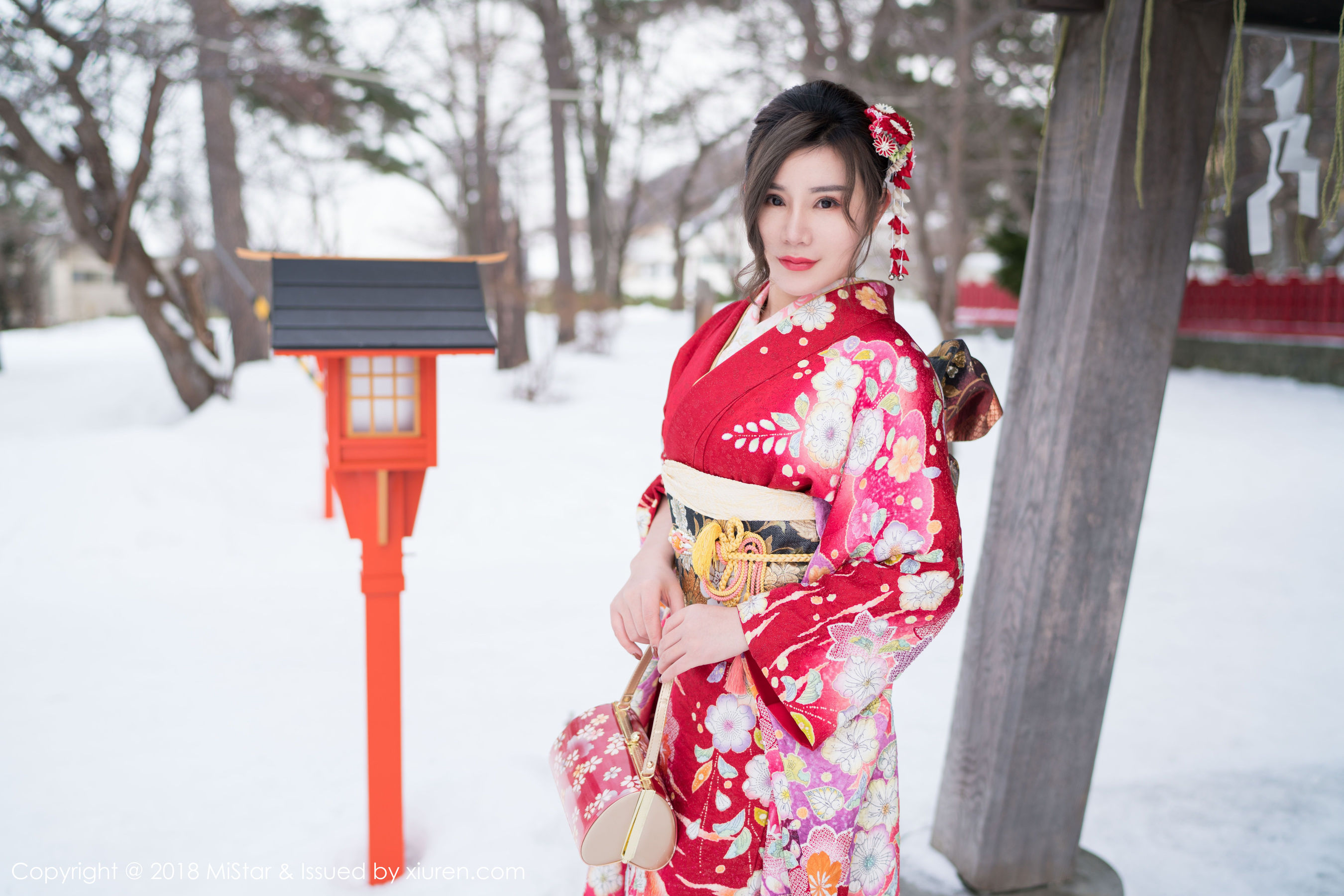 小奶昔Kyra《白衬衫黑丝吊袜》 [魅妍社MiStar] VOL.228（35P）