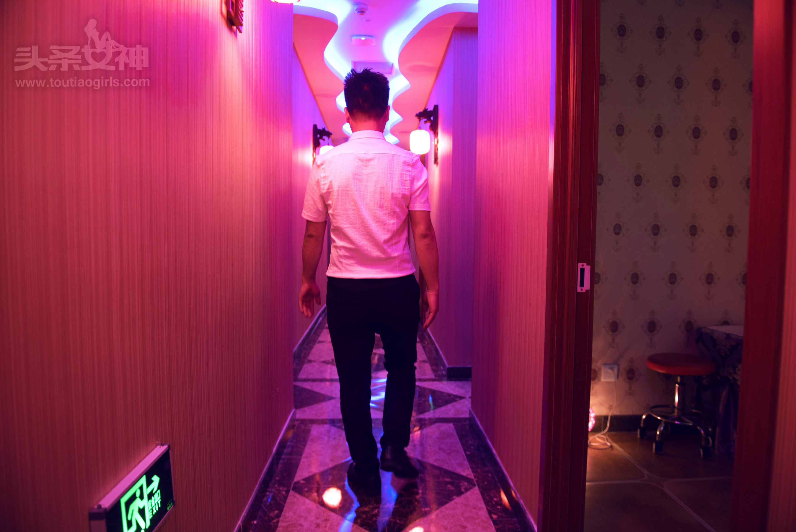 艾小青《女神探店水铂宫篇》 [头条女神]（50P）