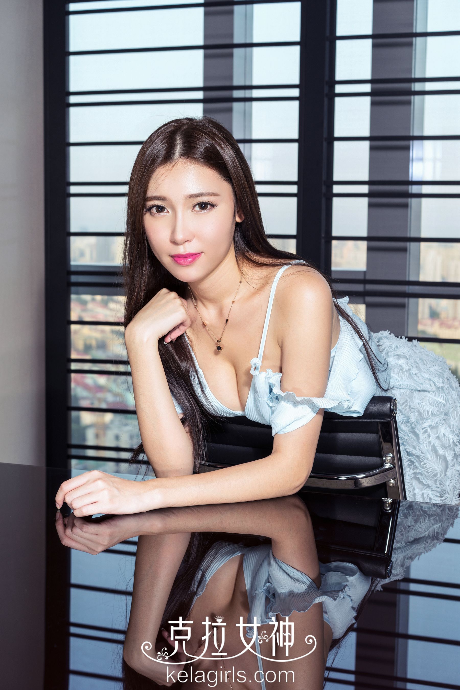 七七《美腿皇后》 [克拉女神]（30P）