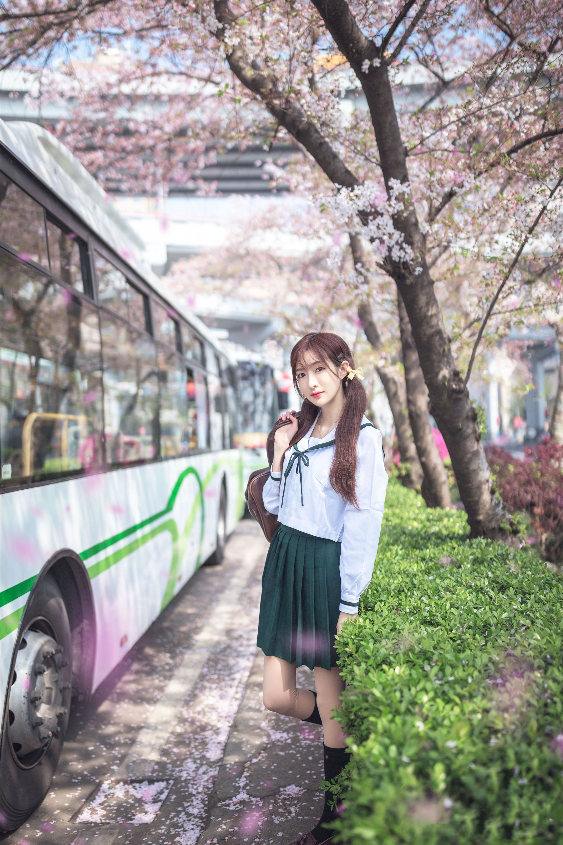 王羽衫 -   JK大巴（19P）