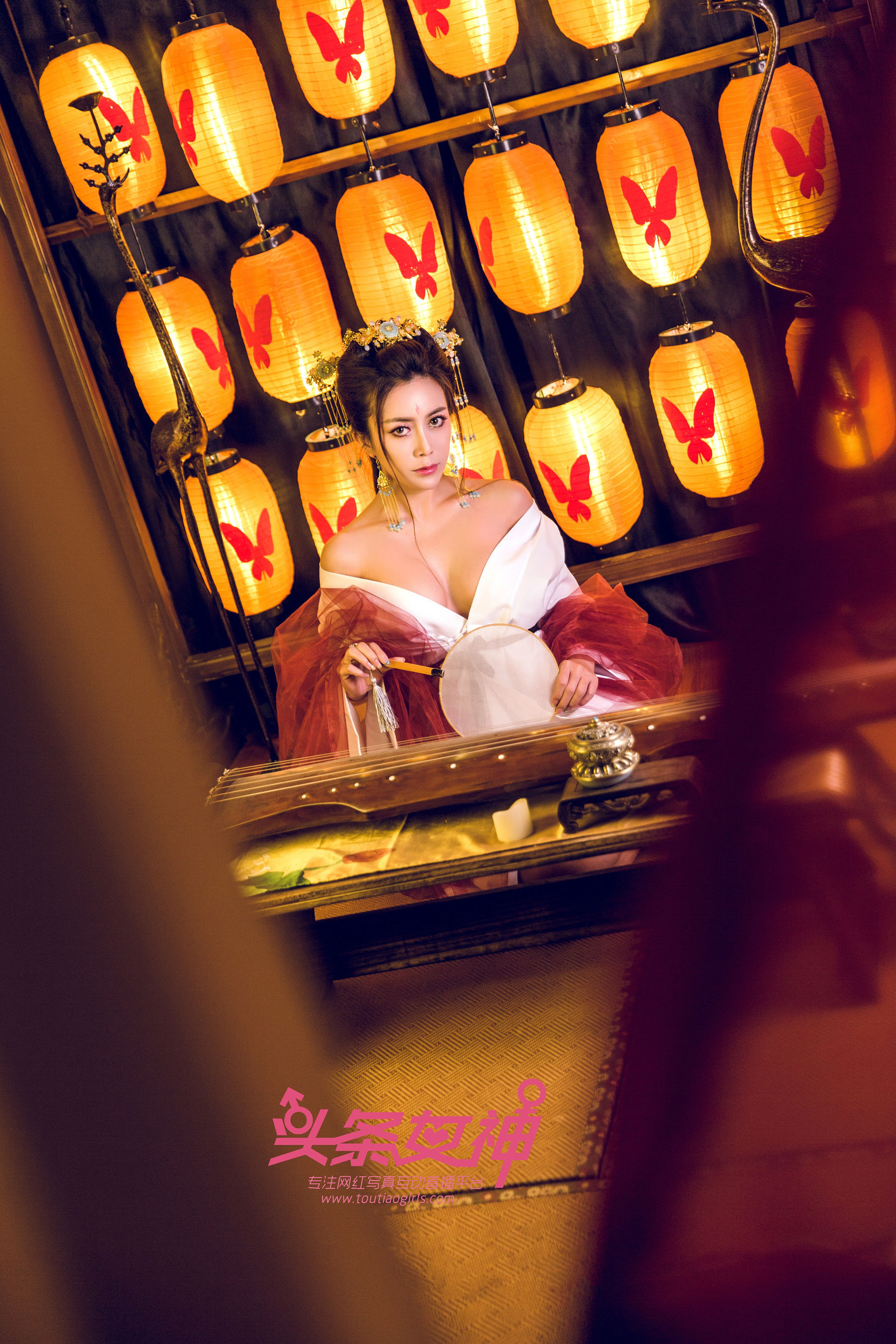 萱宸《当代女帝》 [头条女神Toutiaogirls]（14P）