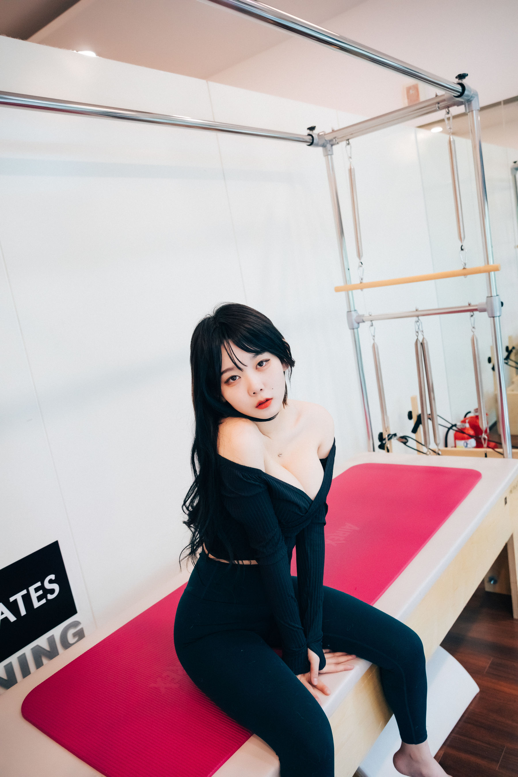 [LOOZY]  Zia - Pilates instructor（107P）