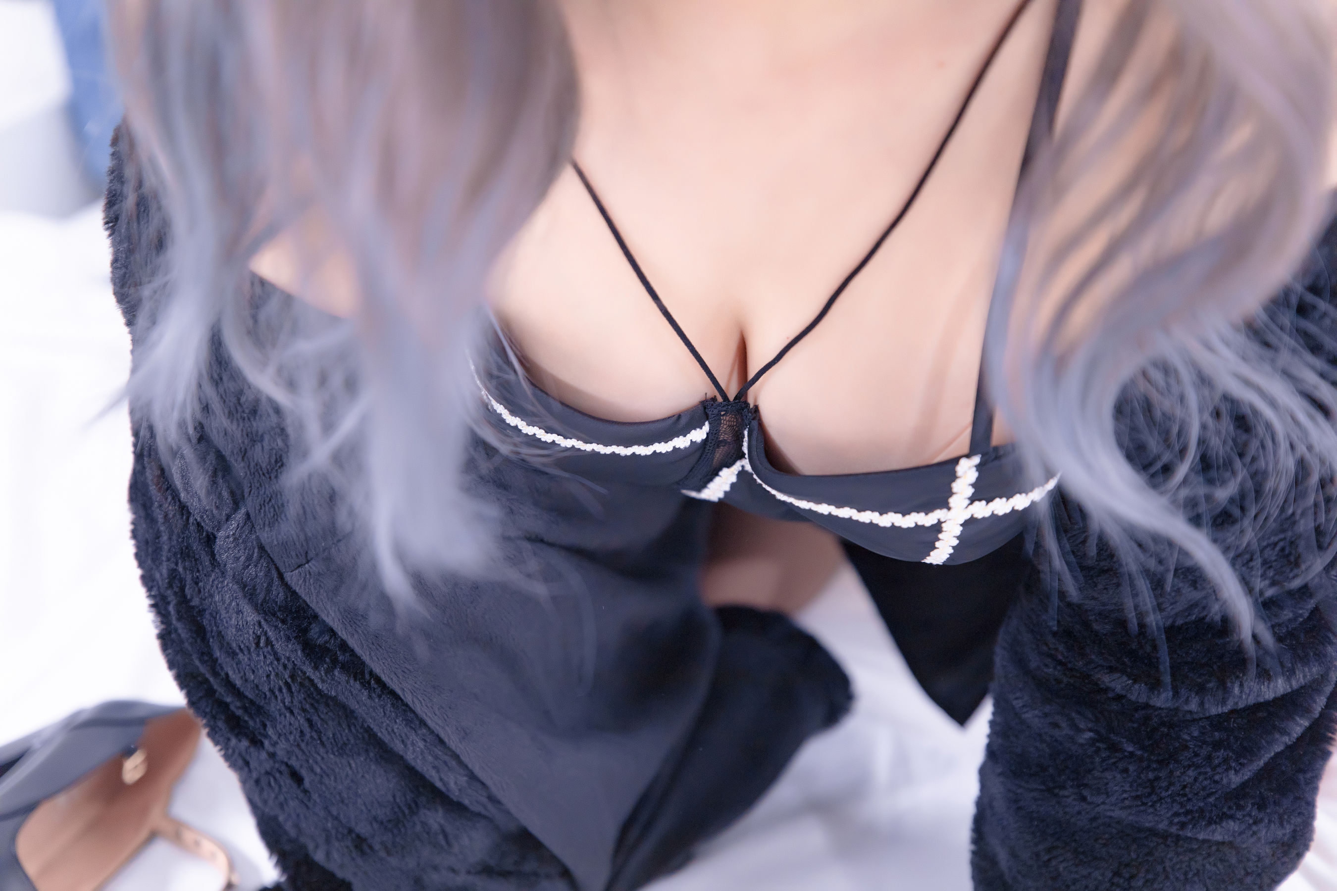 [福利COS] 萝莉神楽板真冬之夜色撩人（75P）-爱变色