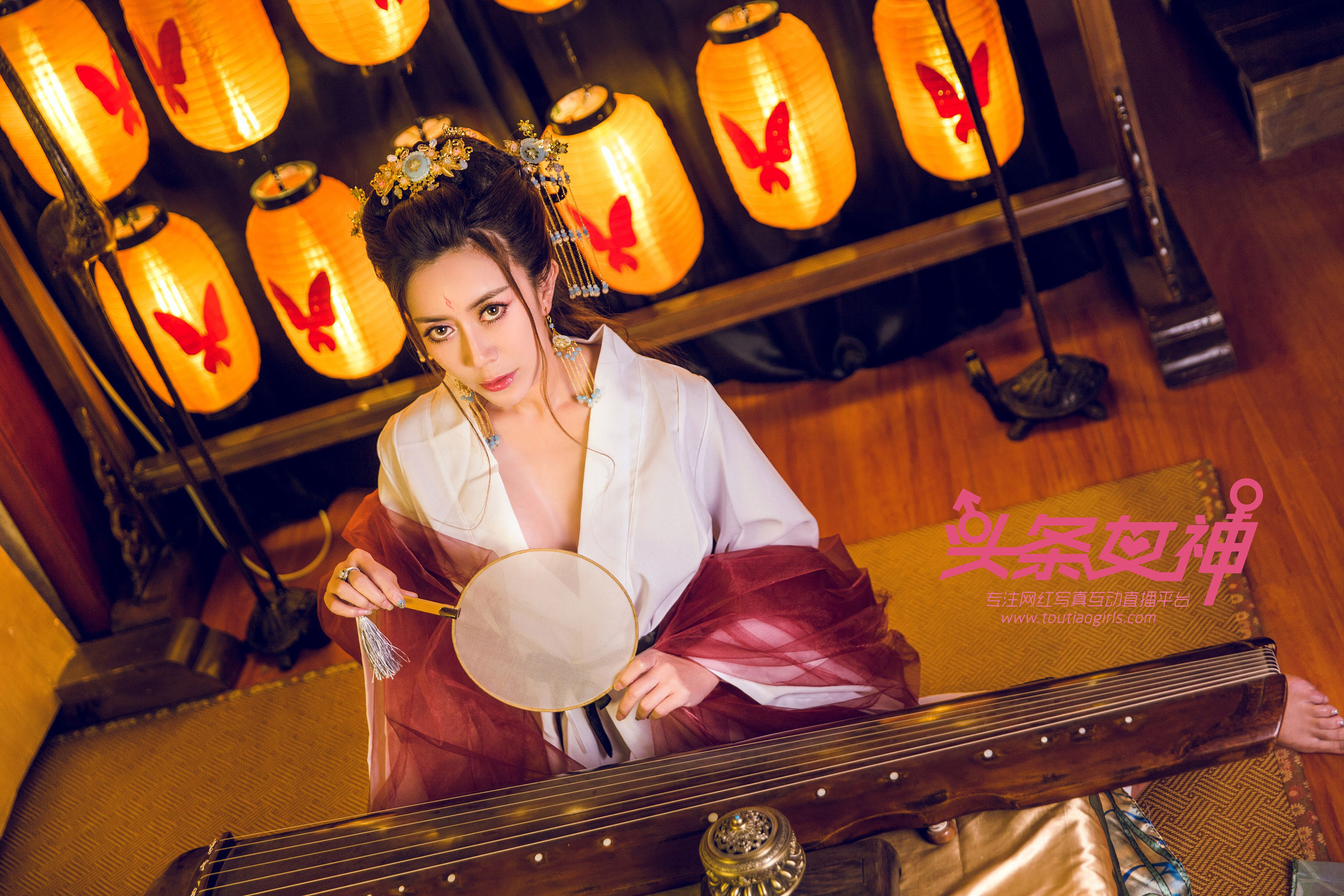 萱宸《当代女帝》 [头条女神Toutiaogirls]（14P）