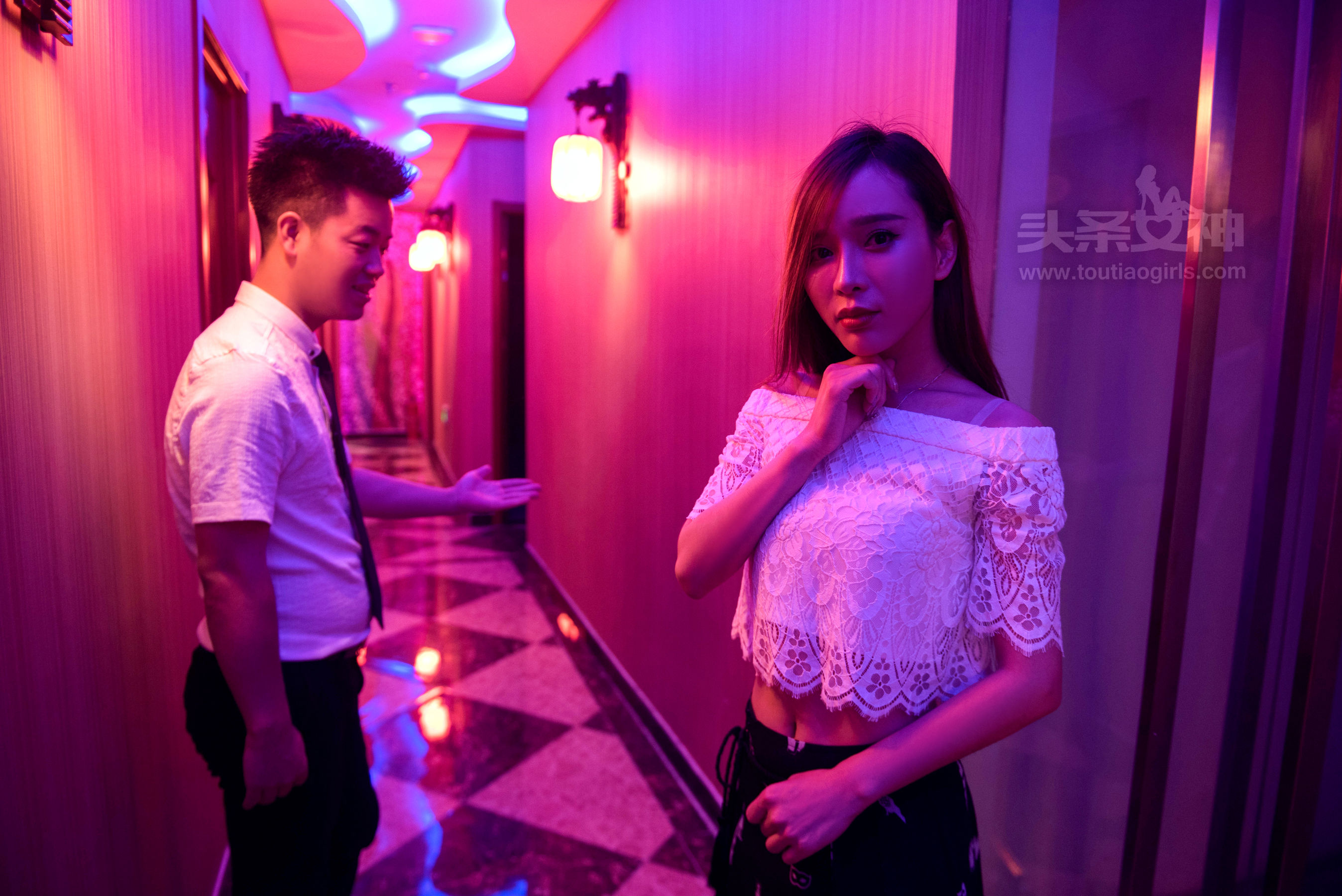 艾小青《女神探店水铂宫篇》 [头条女神]（50P）