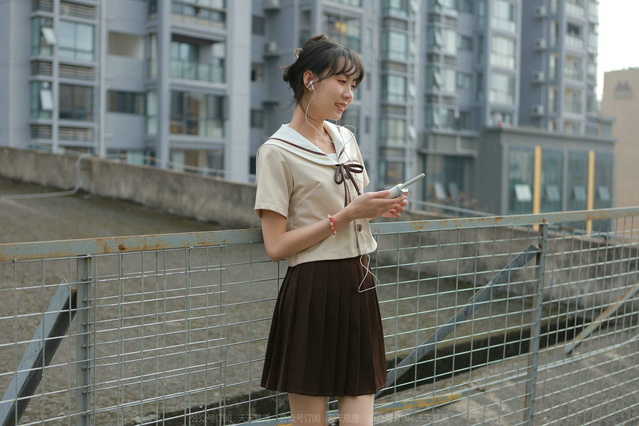 [异思趣向IESS] 模特 团团 《网易云长腿少女》（89P）