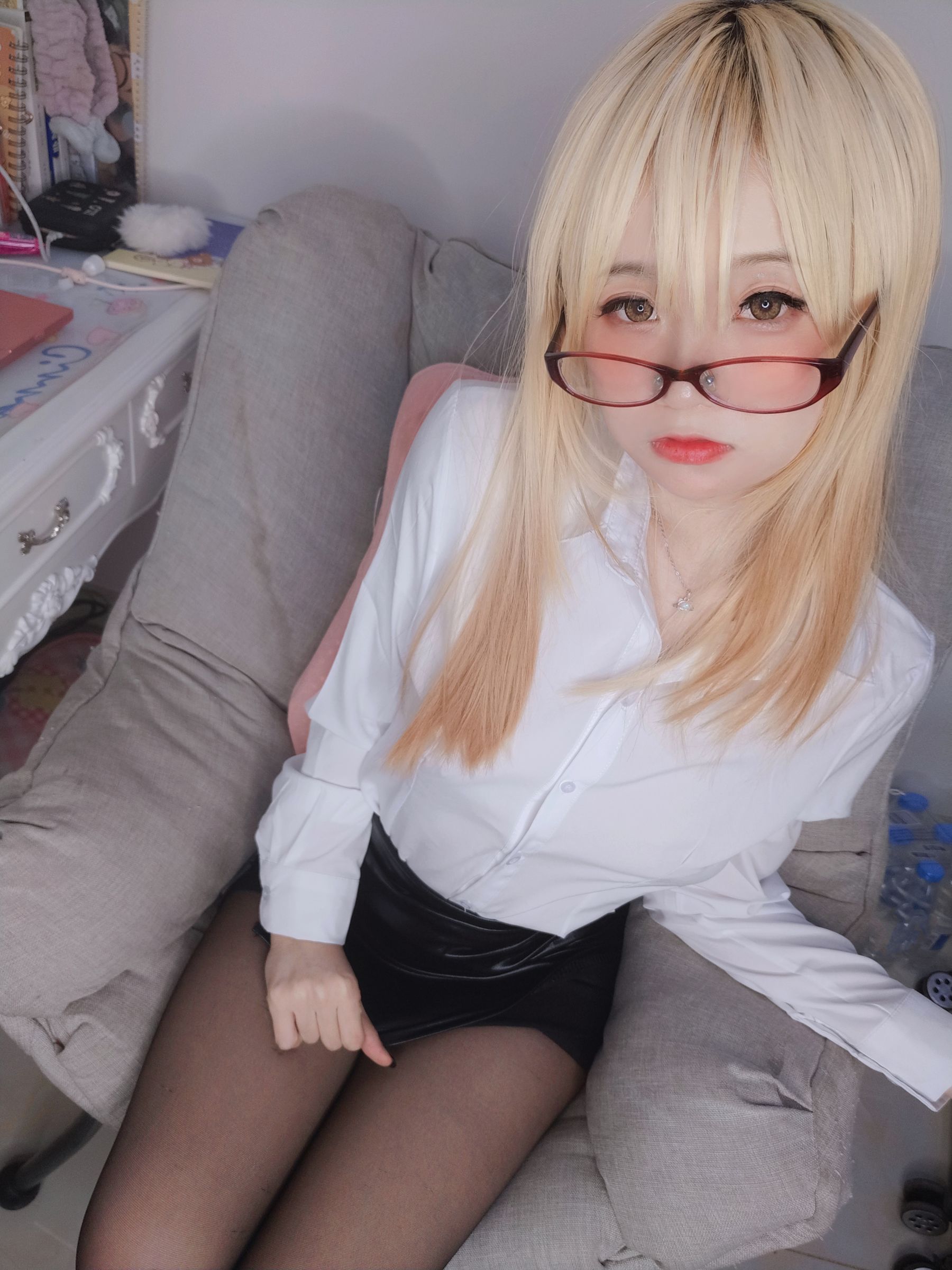 [福利COS] 萌妹子Coser摇摇乐yoyo - 在宅勤務の一日（92P）