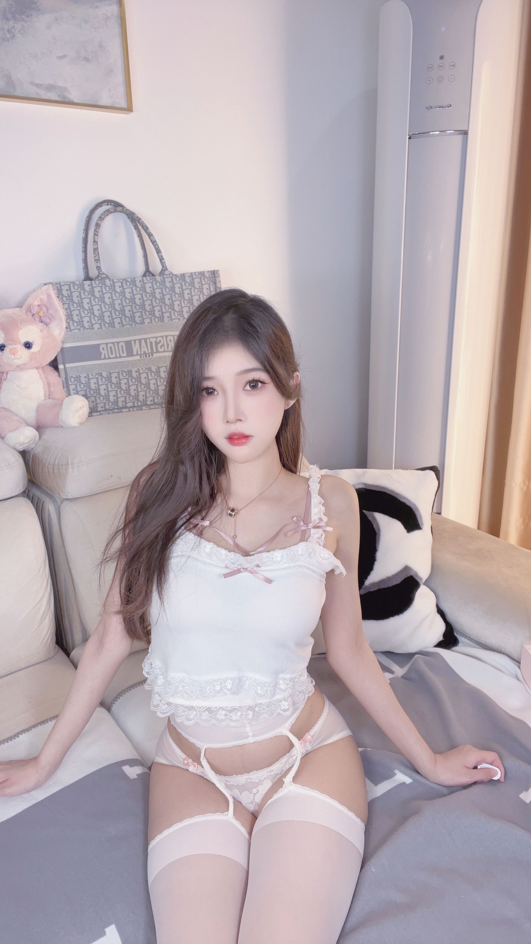 虎牙小小奶瓶儿 - 纯欲吊带（11P）