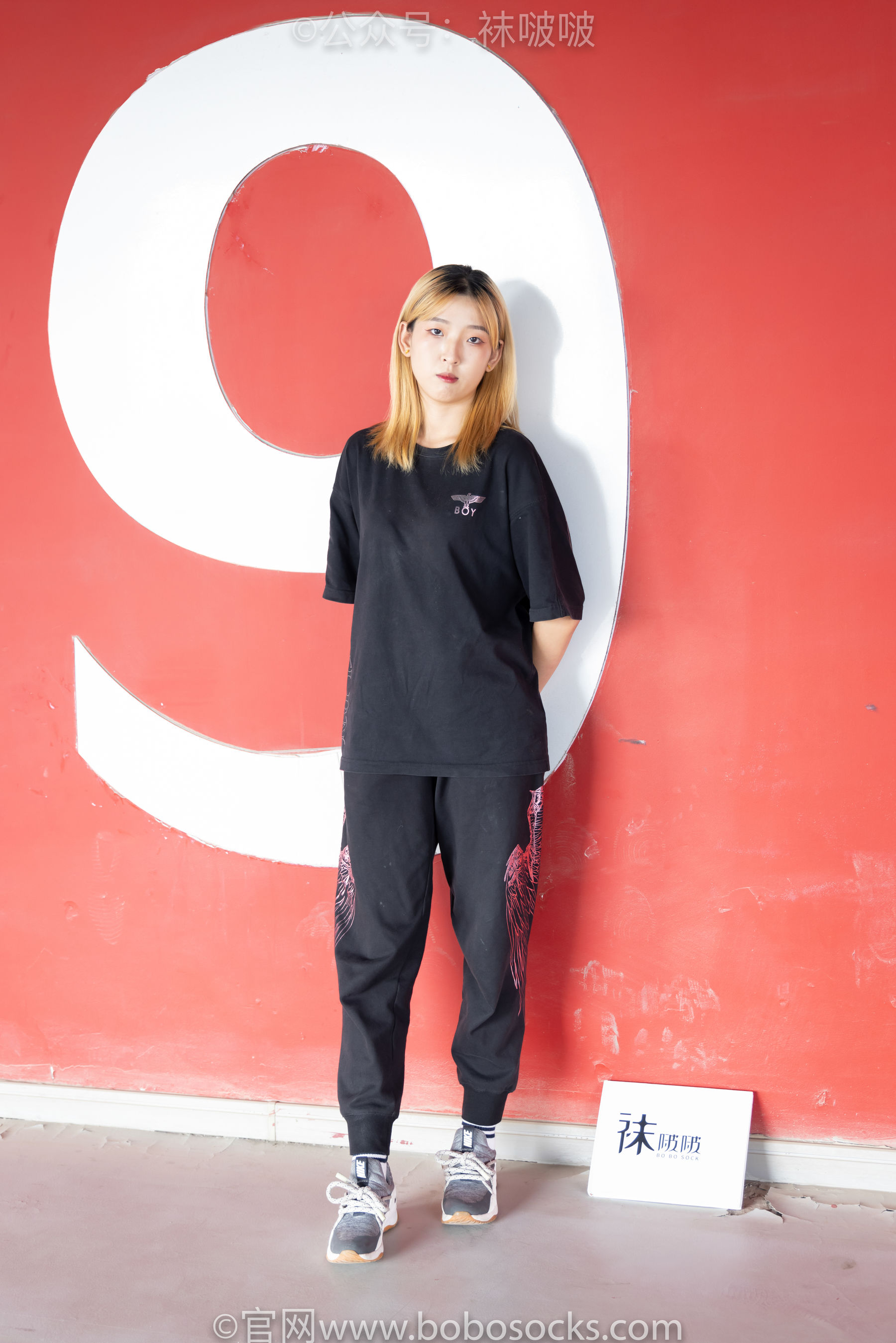 BoBoSocks袜啵啵 No.018 木木-运动鞋、白棉袜、裸足（135P）