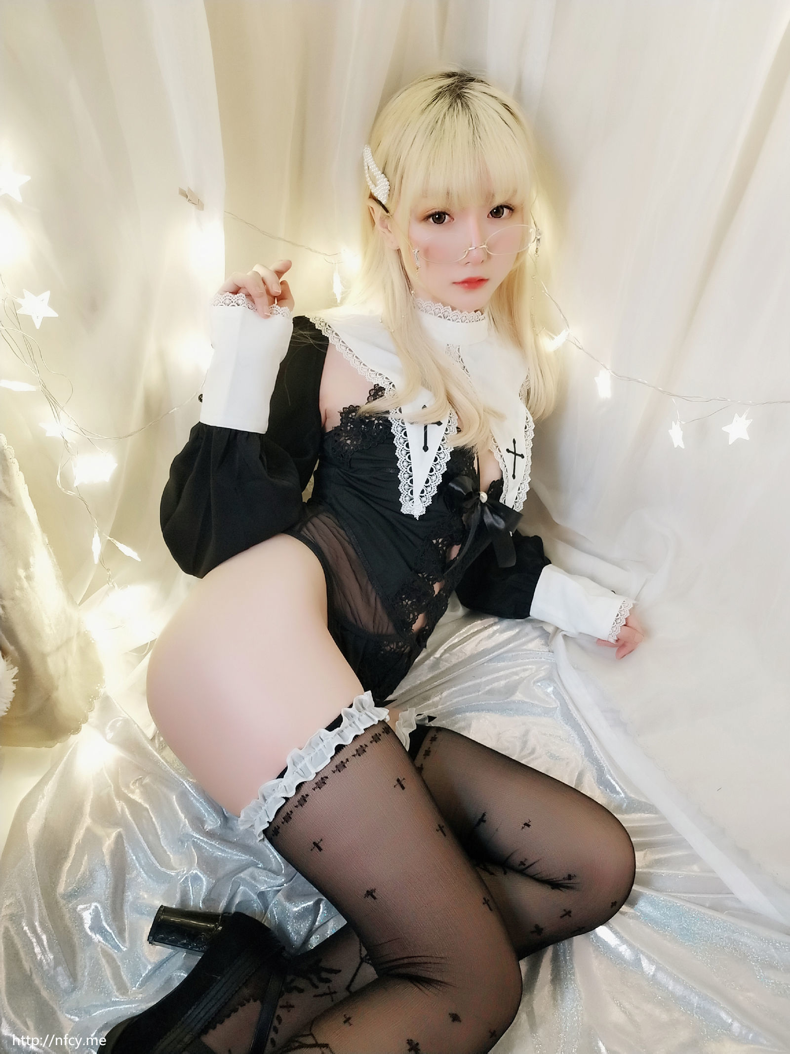 [萝莉COS] 星之迟迟 VOL.15 圣光修女包（60P）