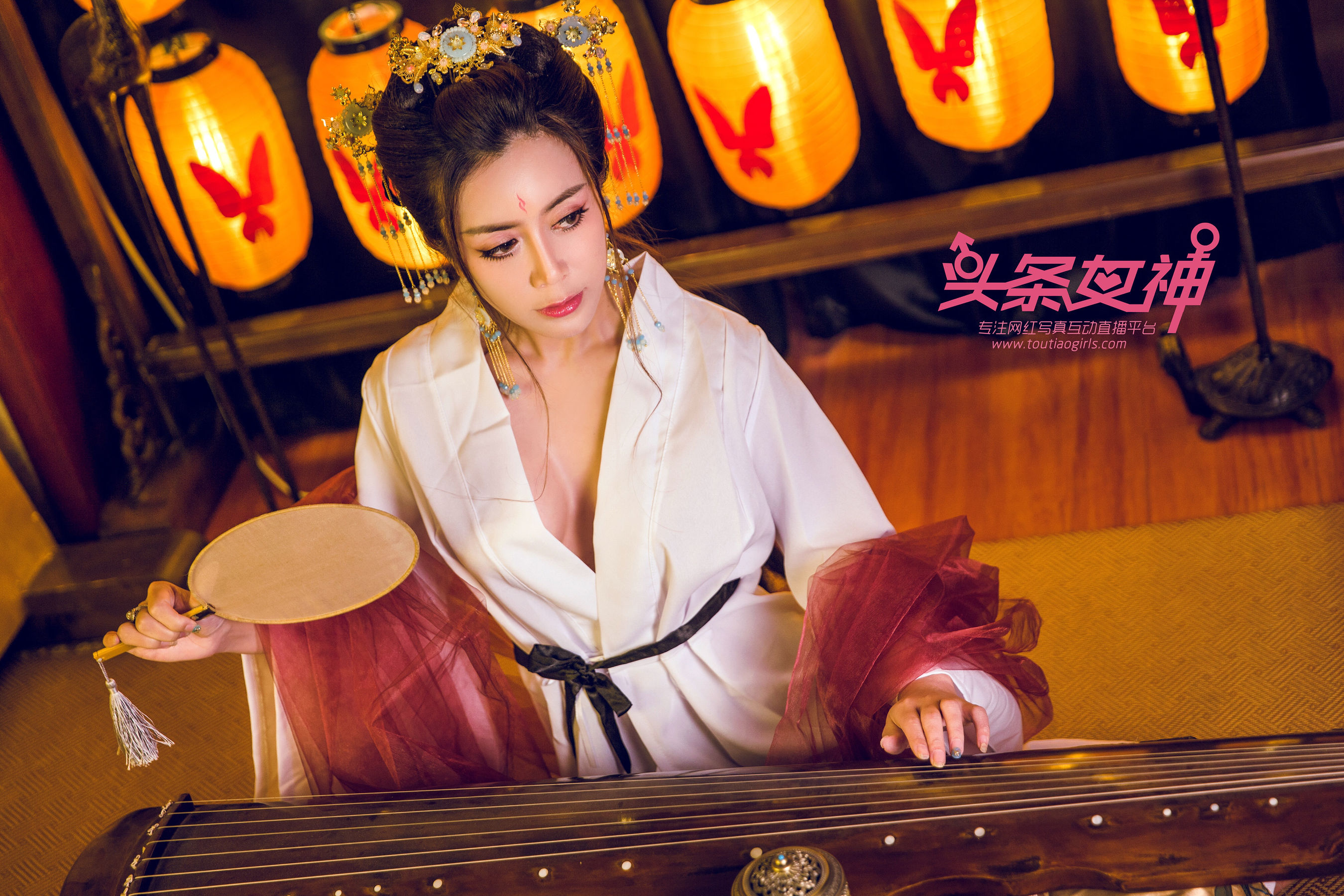 萱宸《当代女帝》 [头条女神Toutiaogirls]（14P）