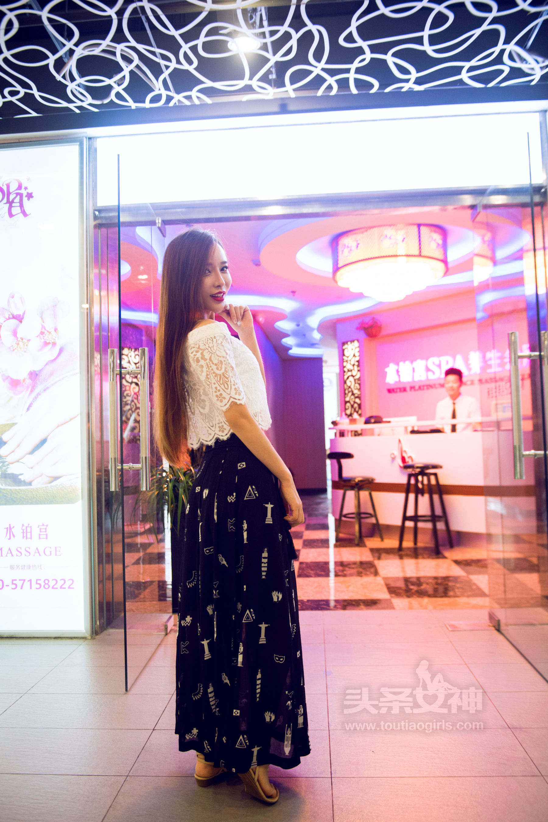 艾小青《女神探店水铂宫篇》 [头条女神]（50P）