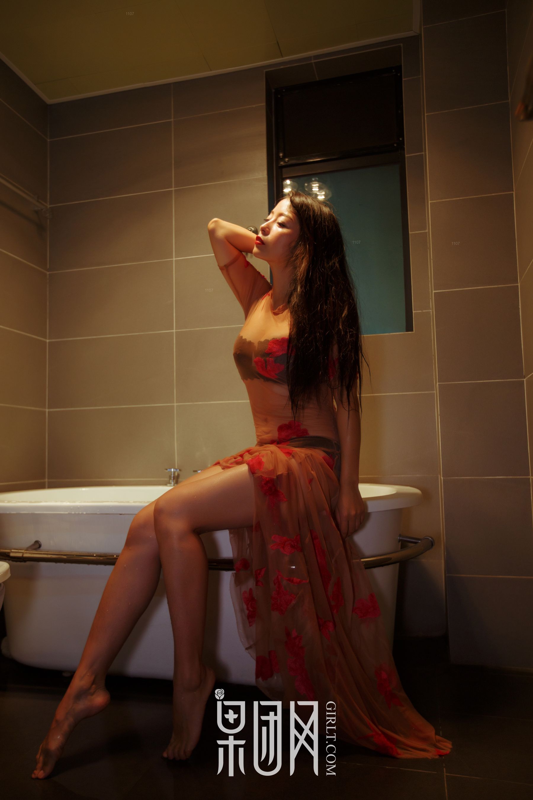 凤萧兮红霓裳，拥雪成峰兮玉无瑕 [果团网Girlt] NO.074（46P）