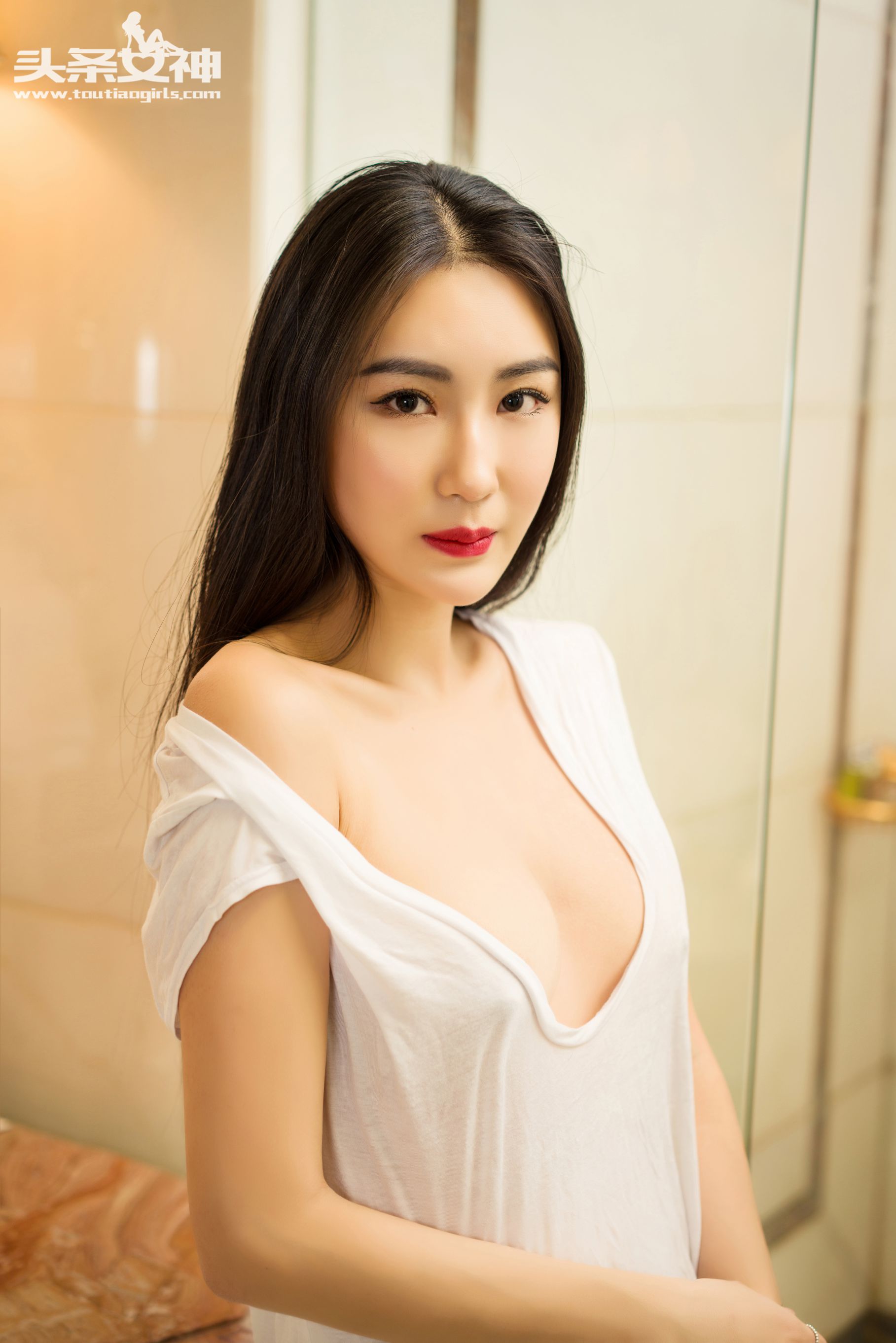 关爱妮/瑷妮《死在你杯里》 [头条女神]（44P）