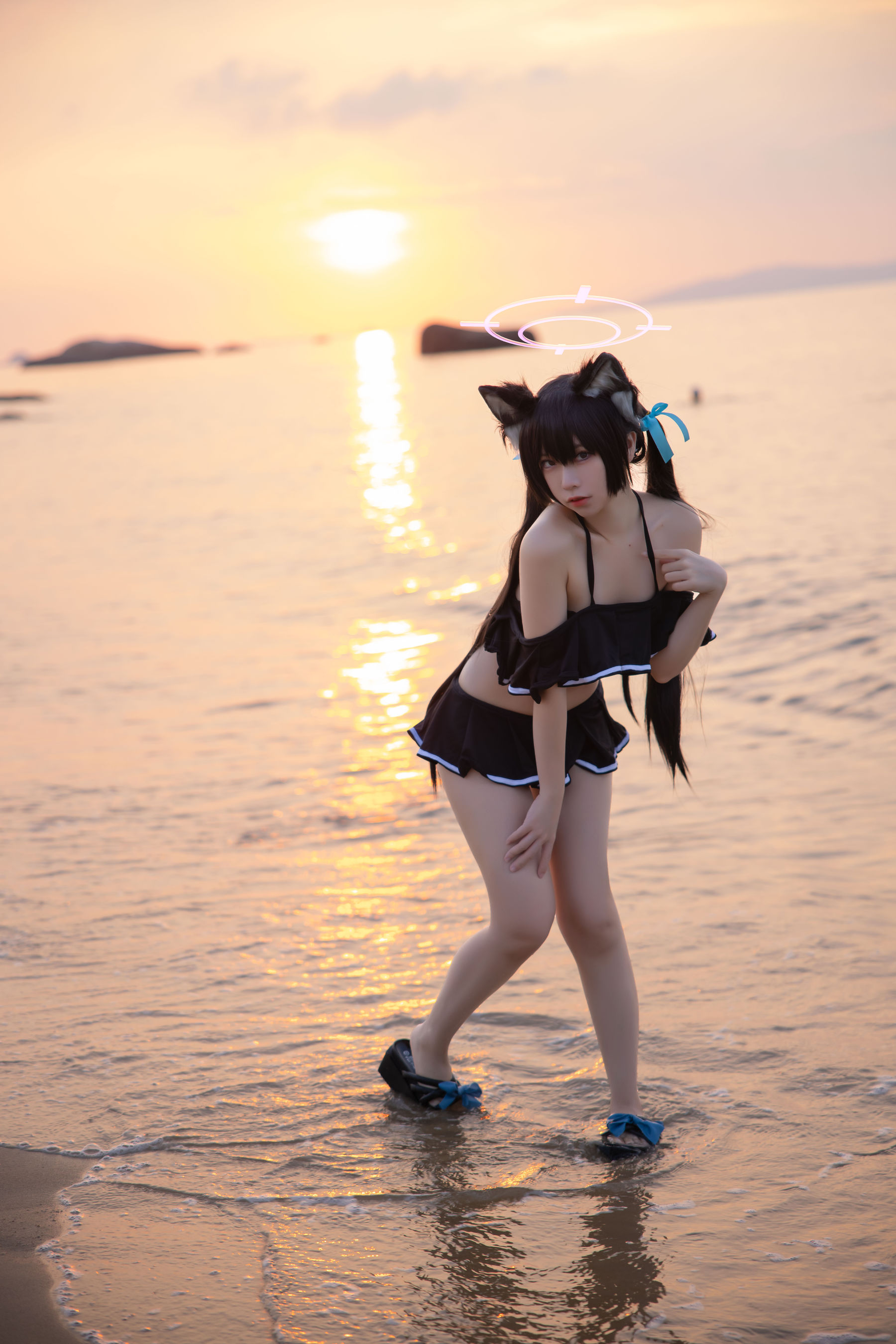 [福利COS] 动漫博主G44不会受伤 - 碧蓝档案 黑見芹香 海边泳装（20P）