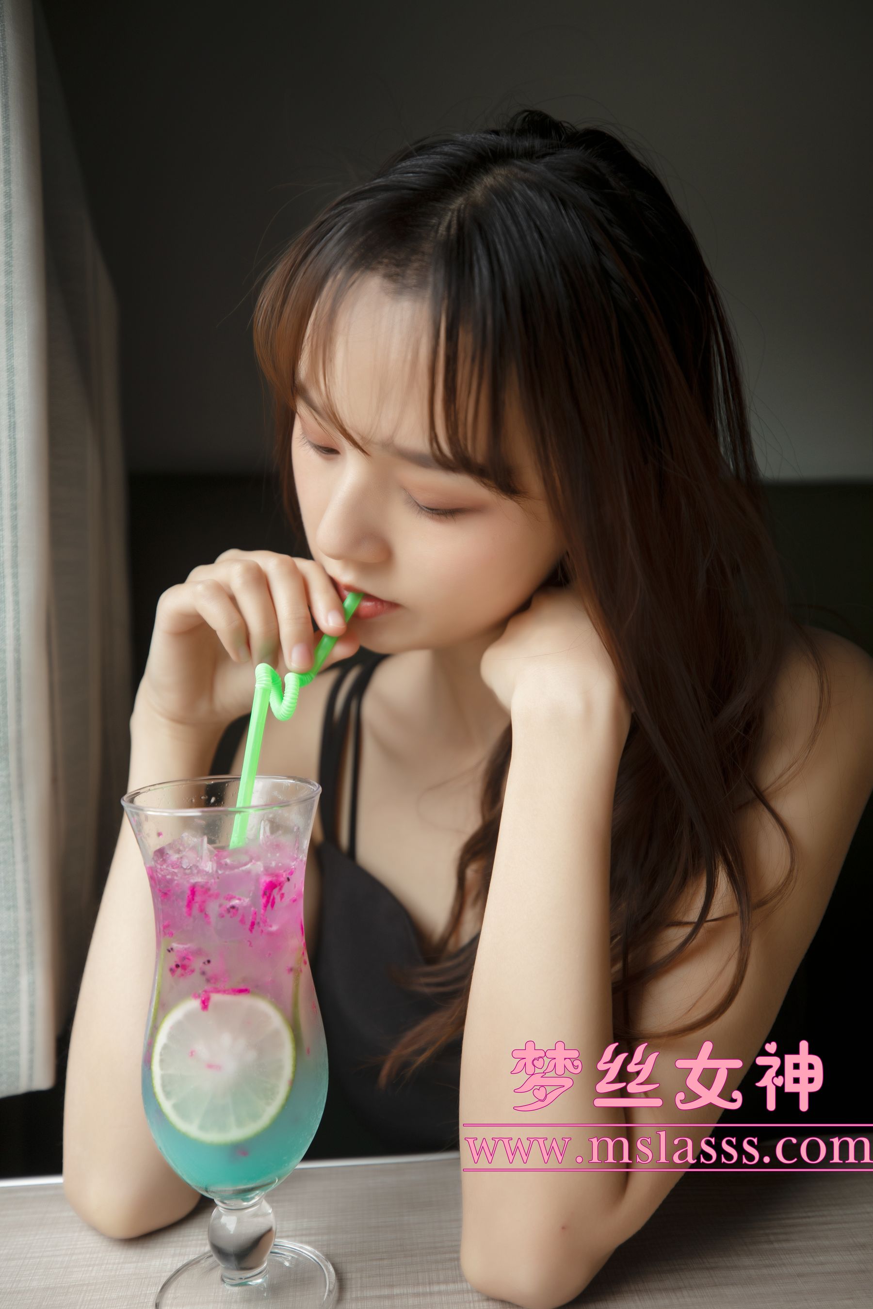 [梦丝女神MSLASS]  玥玥 火车超自然系（58P）