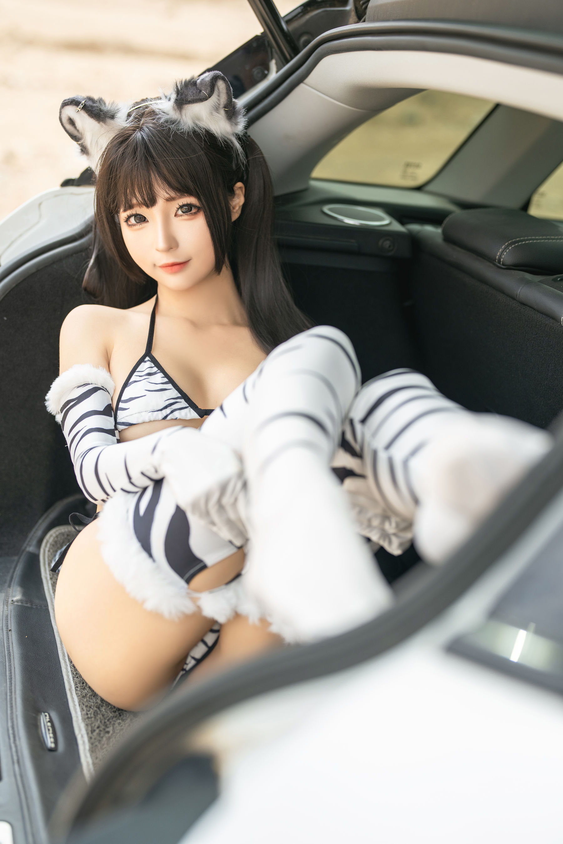 动漫博主蠢沫沫 - 车内白虎（13P）