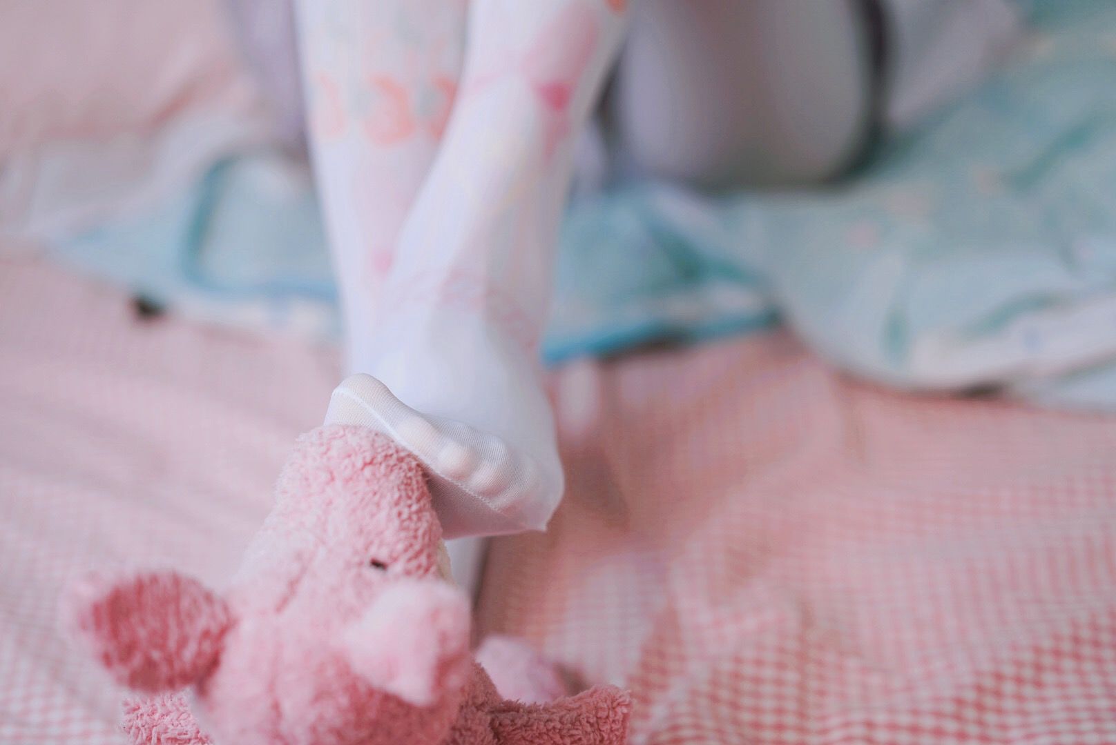 [网红COSER写真] 萌妹子眼酱大魔王w - 踩玩偶（10P）