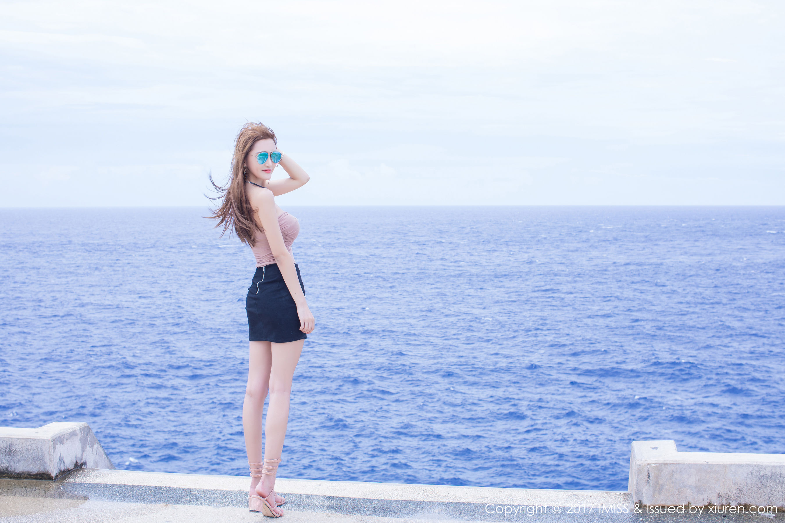 妤薇Vivian《性感OL+清新白色长裙》 [爱蜜社IMiss] Vol.191（33P）