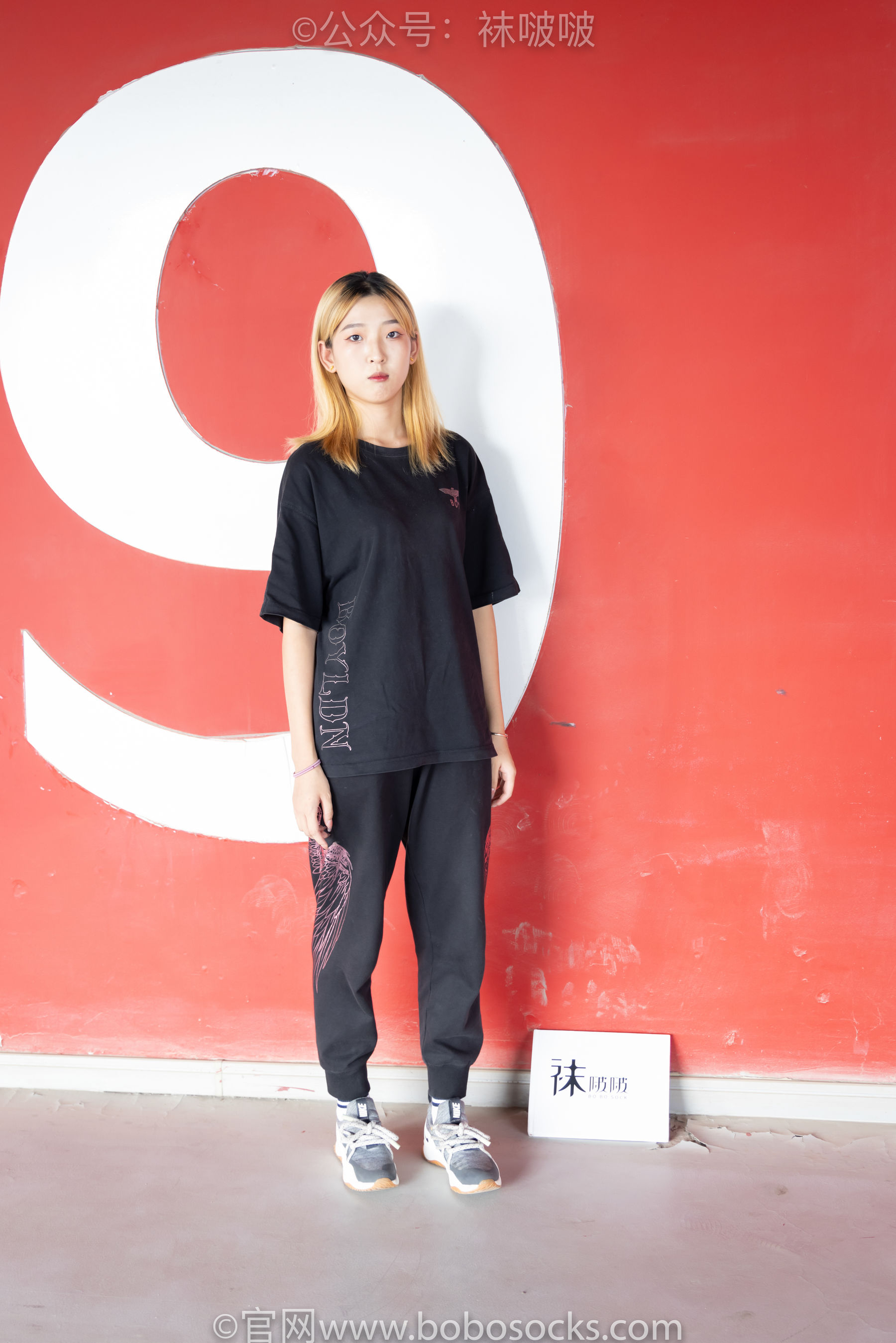 BoBoSocks袜啵啵 No.018 木木-运动鞋、白棉袜、裸足（135P）