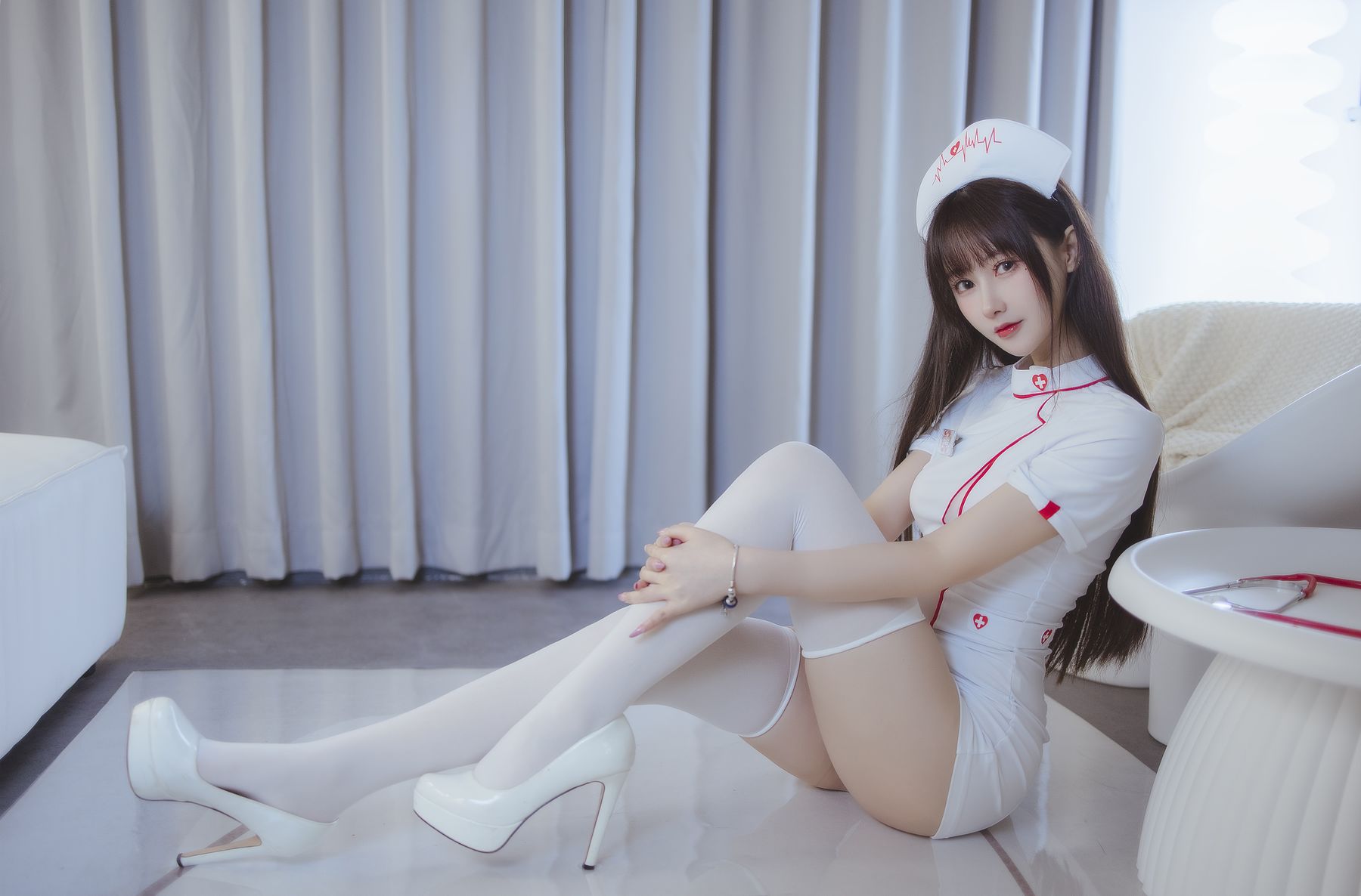 羽生三未图集 - 护士（31P）-写真套图网