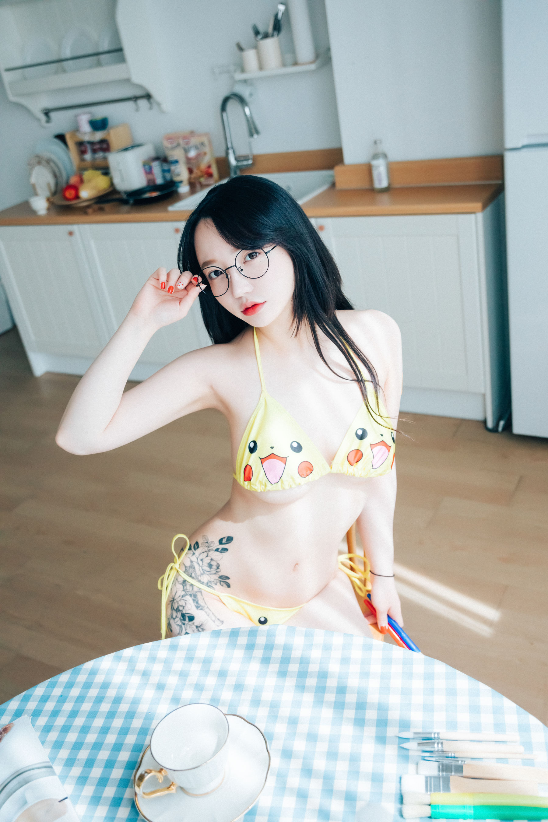 [LOOZY]  Yeeun - Nudy Painter（106P）