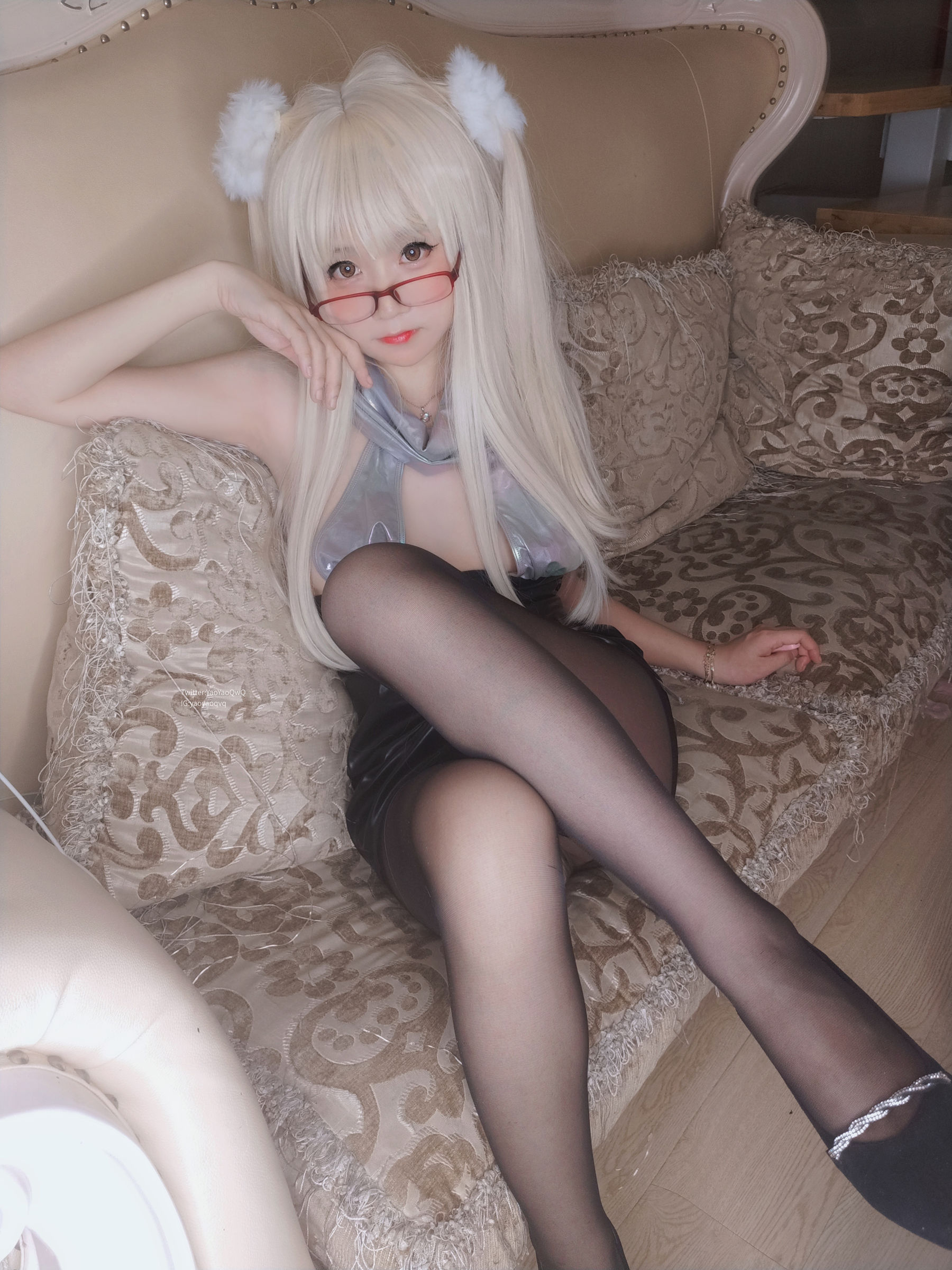[网红COSER] 萌妹子Coser摇摇乐yoyo - 黑色长筒袜（111P）