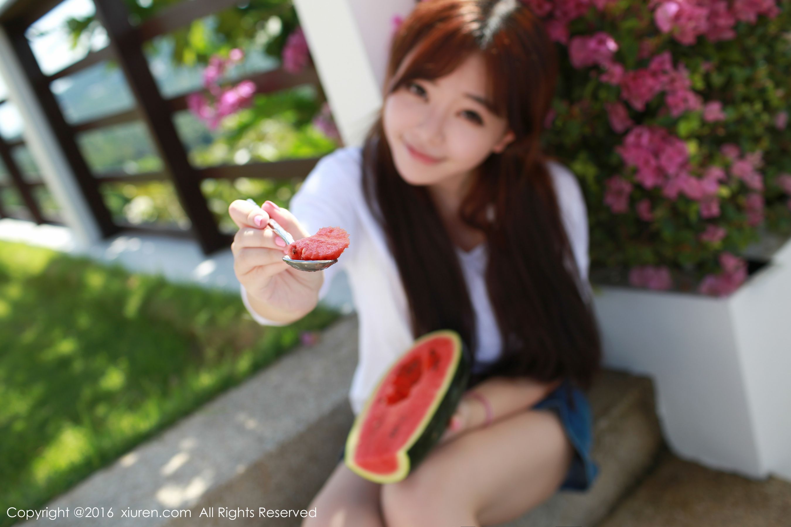 刘飞儿Faye《西瓜+牛仔超短裙+针织内衣》 [秀人网XiuRen] No.490（51P）