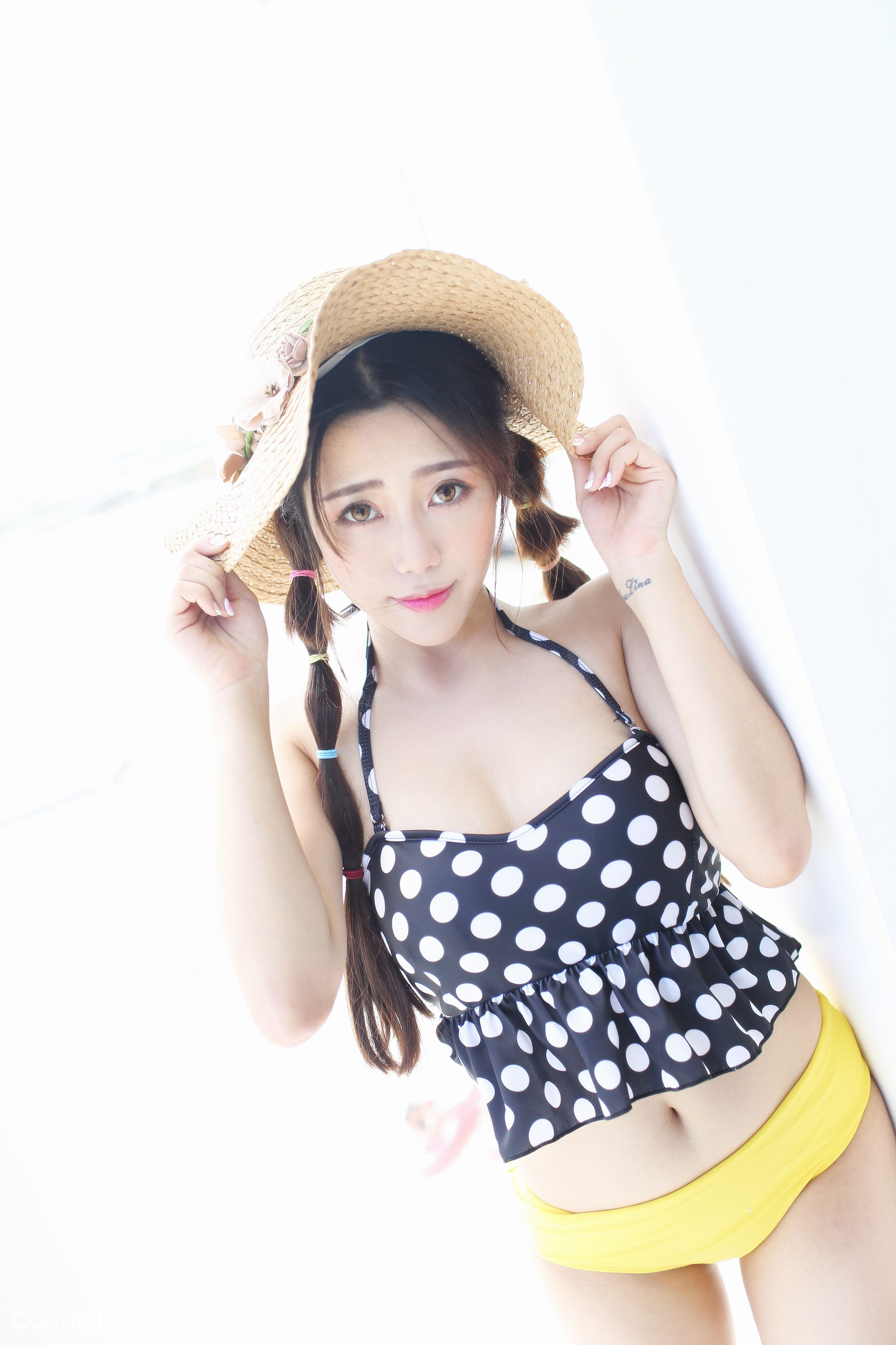 兜豆靓Youlina《长滩旅拍第1套》 [爱蜜社IMISS] VOL.152（53P）