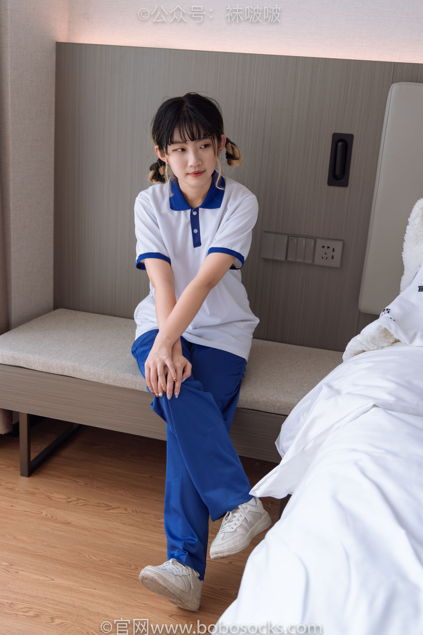 BoBoSocks袜啵啵 No.042 砂糖-校服、板鞋、白棉袜、油亮白丝（137P）