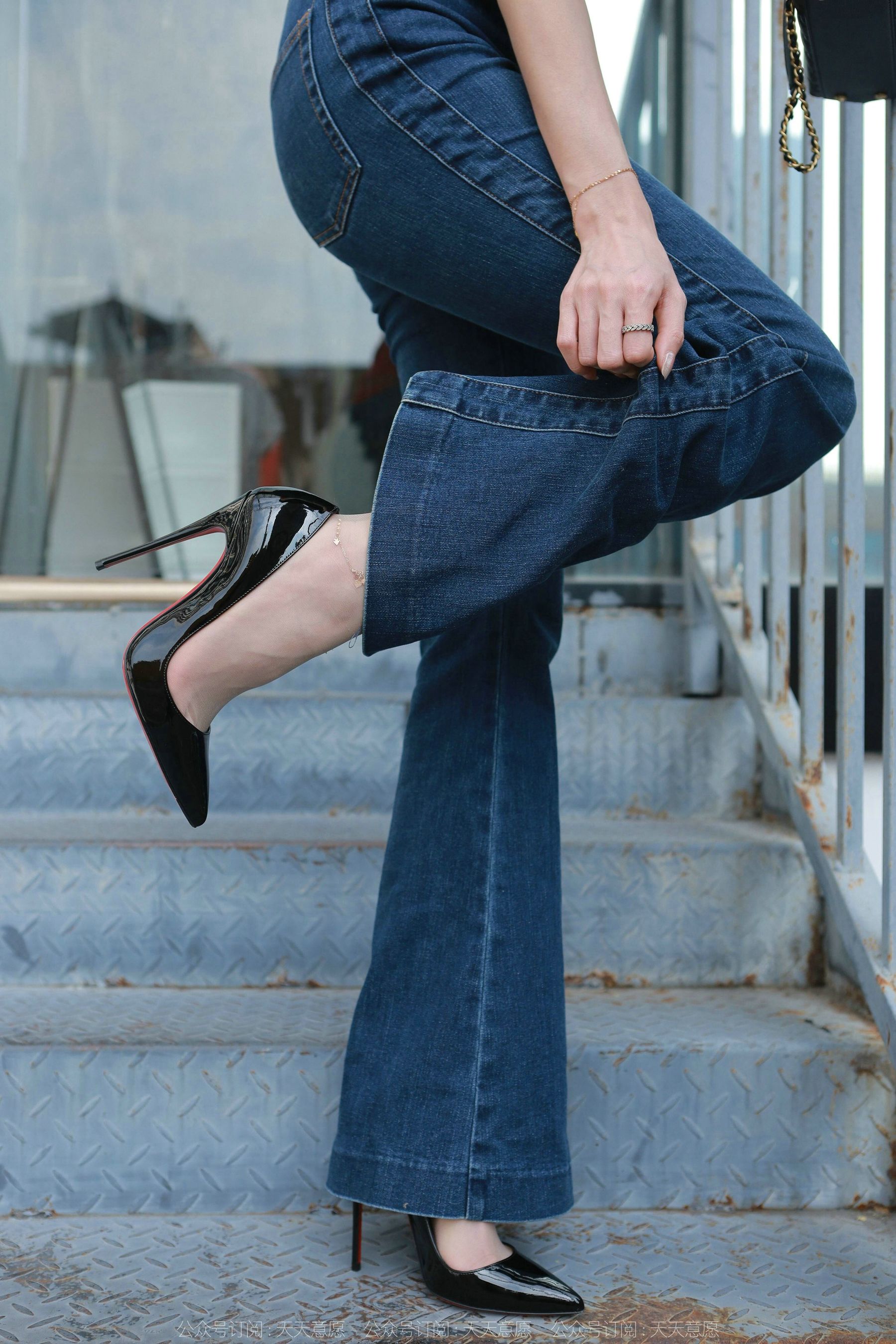 [异思趣向IESS] 模特 佳爷 《红底高跟库里丝》（92P）