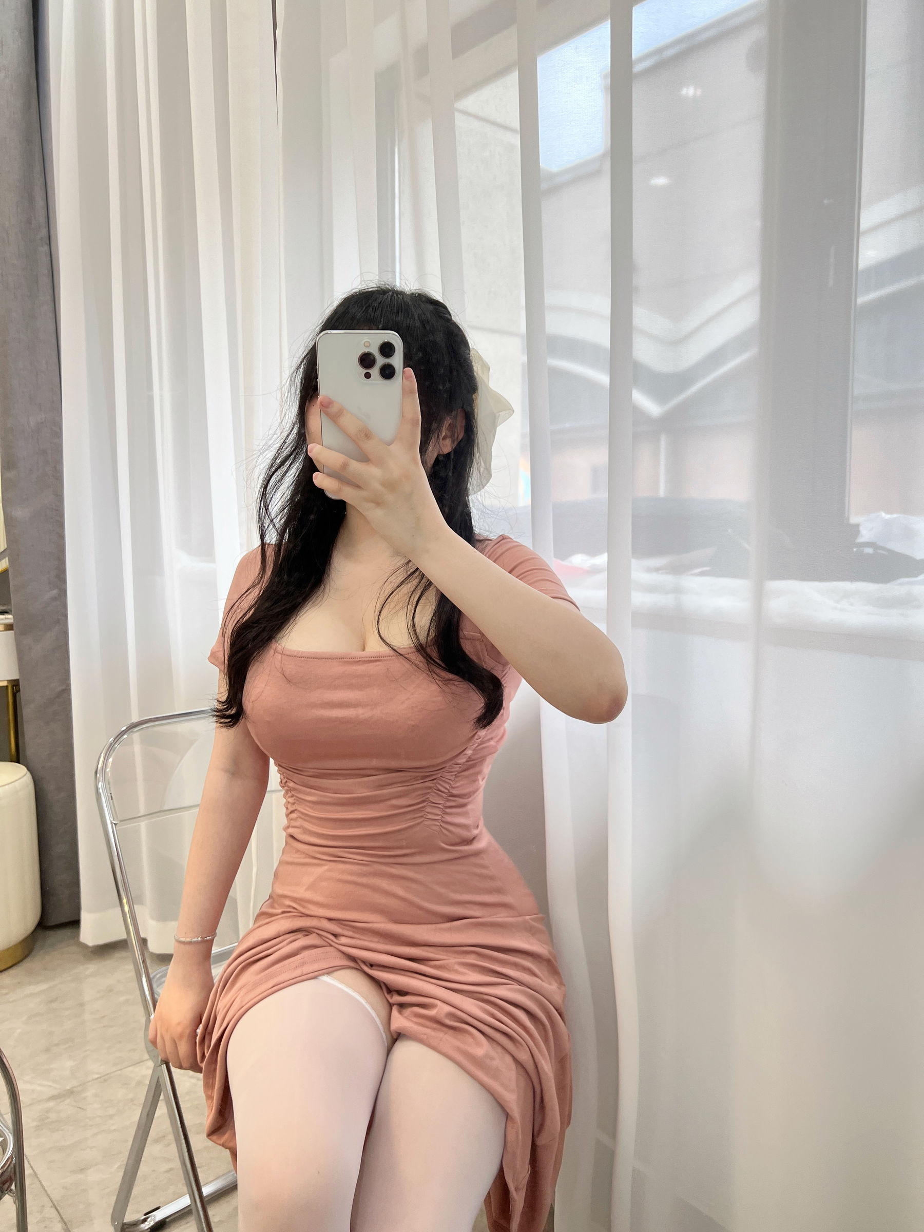 [福利COS] 蜜桃少女是依酱呀 - 人妻（31P）