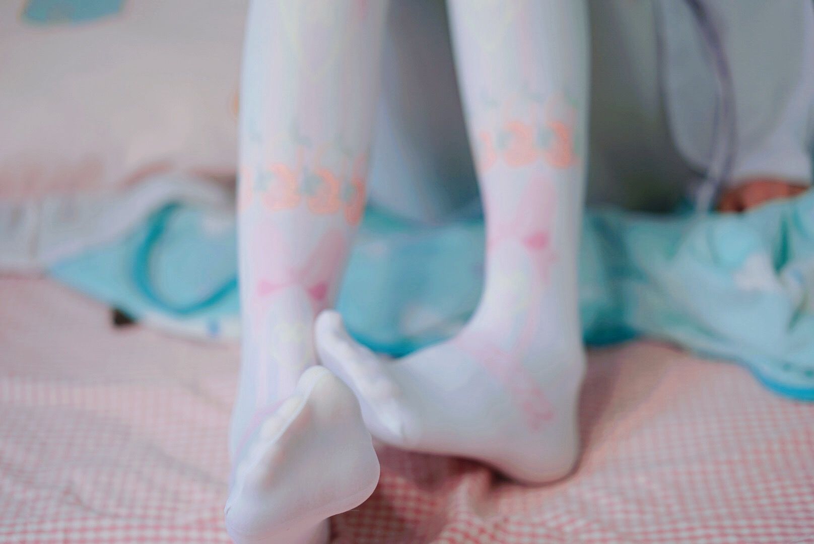 [网红COSER写真] 萌妹子眼酱大魔王w - 踩玩偶（10P）