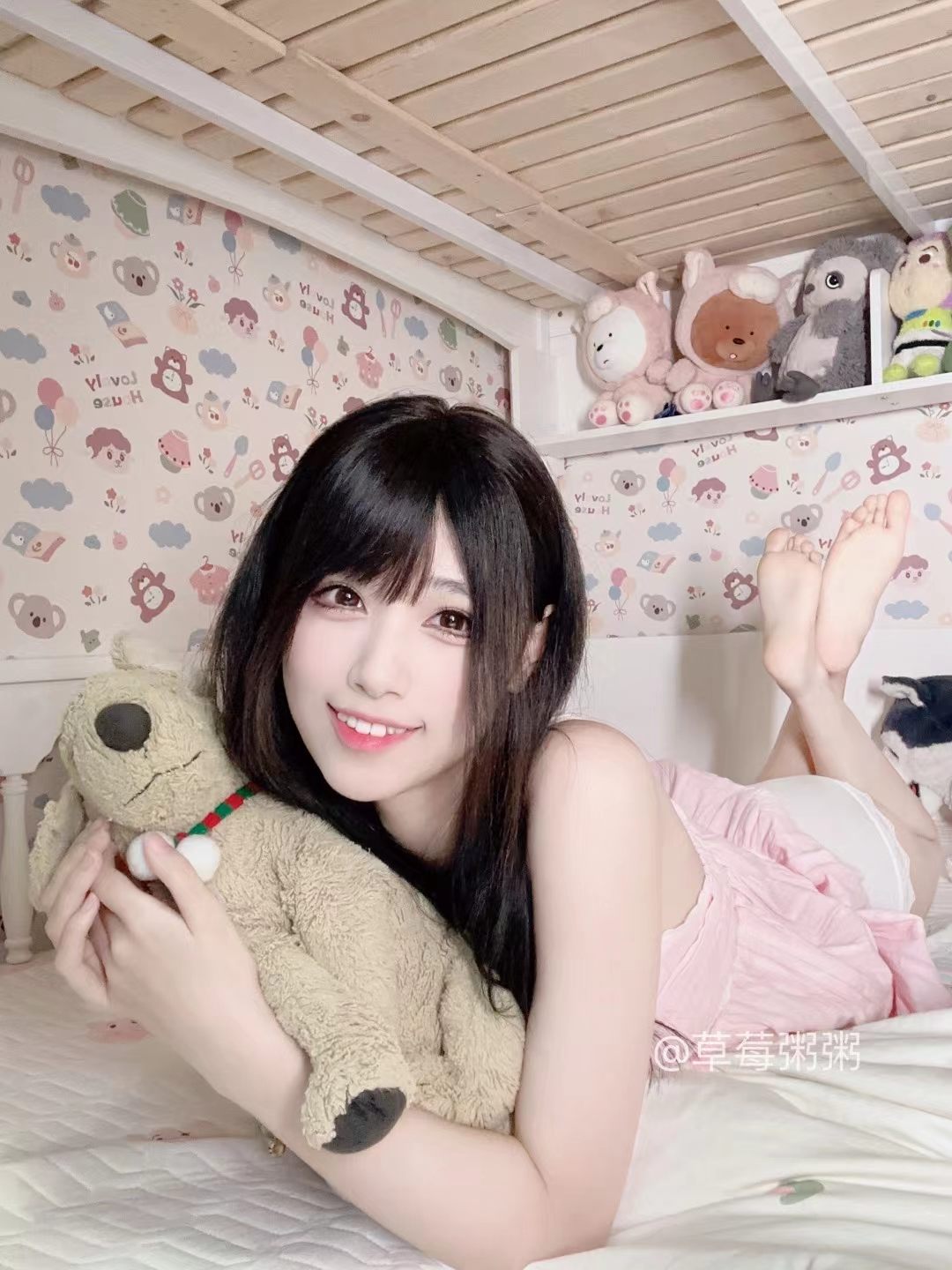 B站十万口草莓粥粥舰长 P5（102P）-爱变色