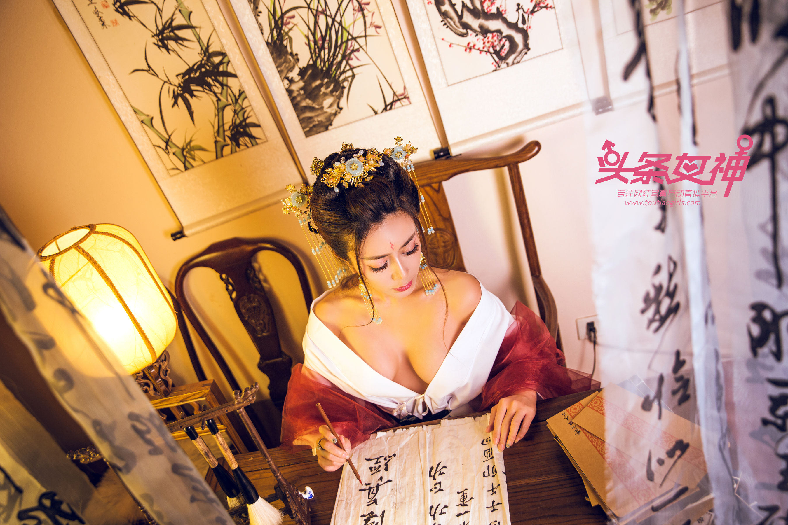 萱宸《当代女帝》 [头条女神Toutiaogirls]（14P）-爱变色