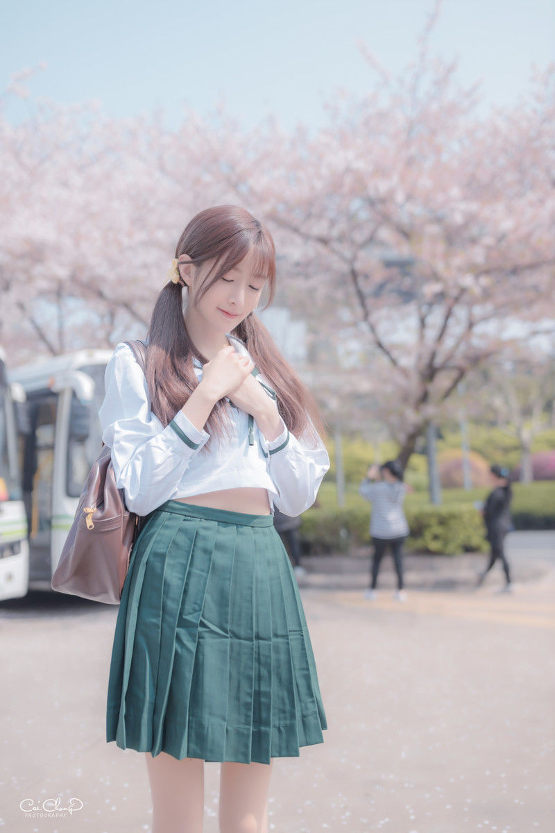 王羽衫 -   JK大巴（19P）