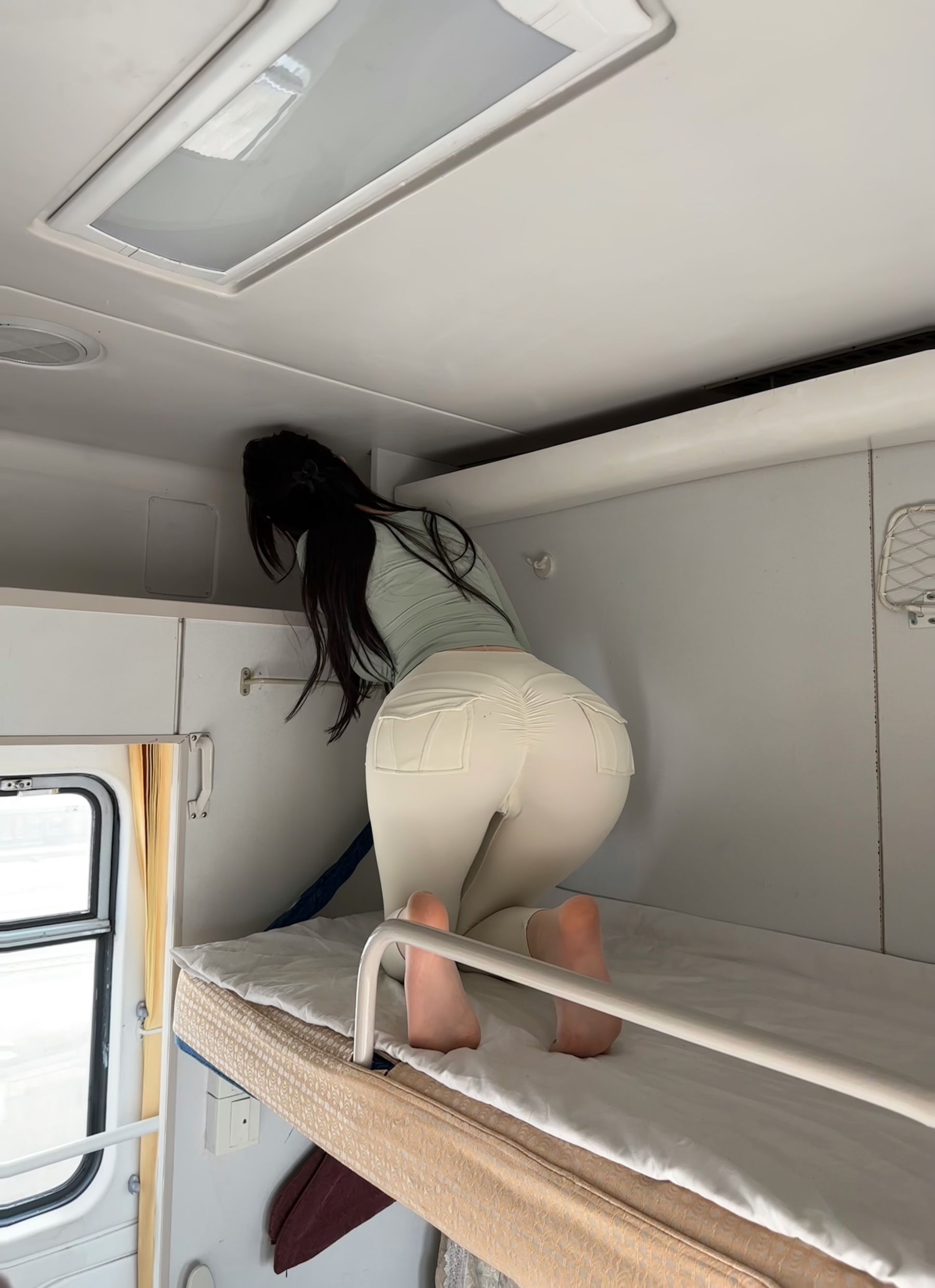 [福利COS] 脸红Dearie - 高铁之旅（80P）