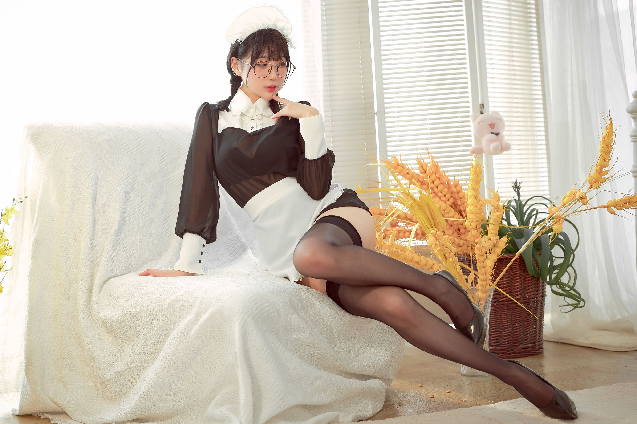 [网红COSER写真] 周叽是可爱兔兔 - 眼镜女仆（35P）