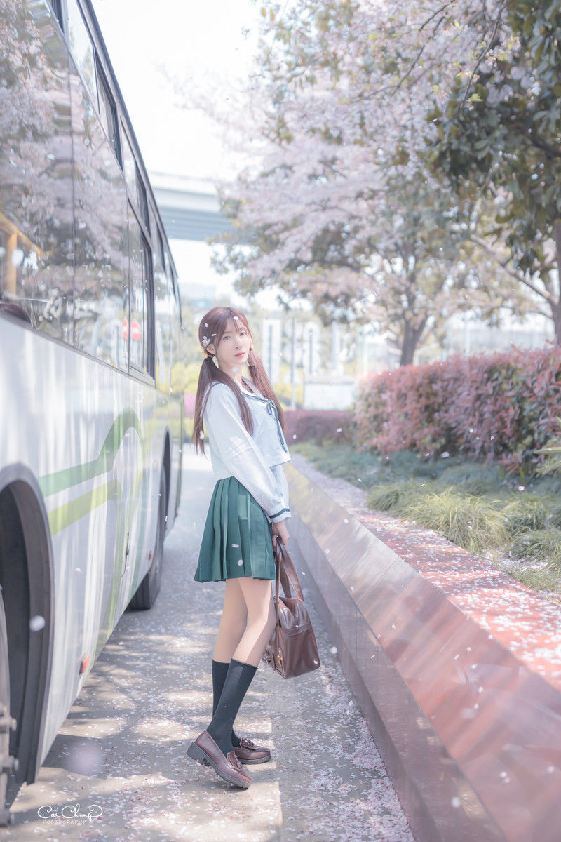 王羽衫 -   JK大巴（19P）