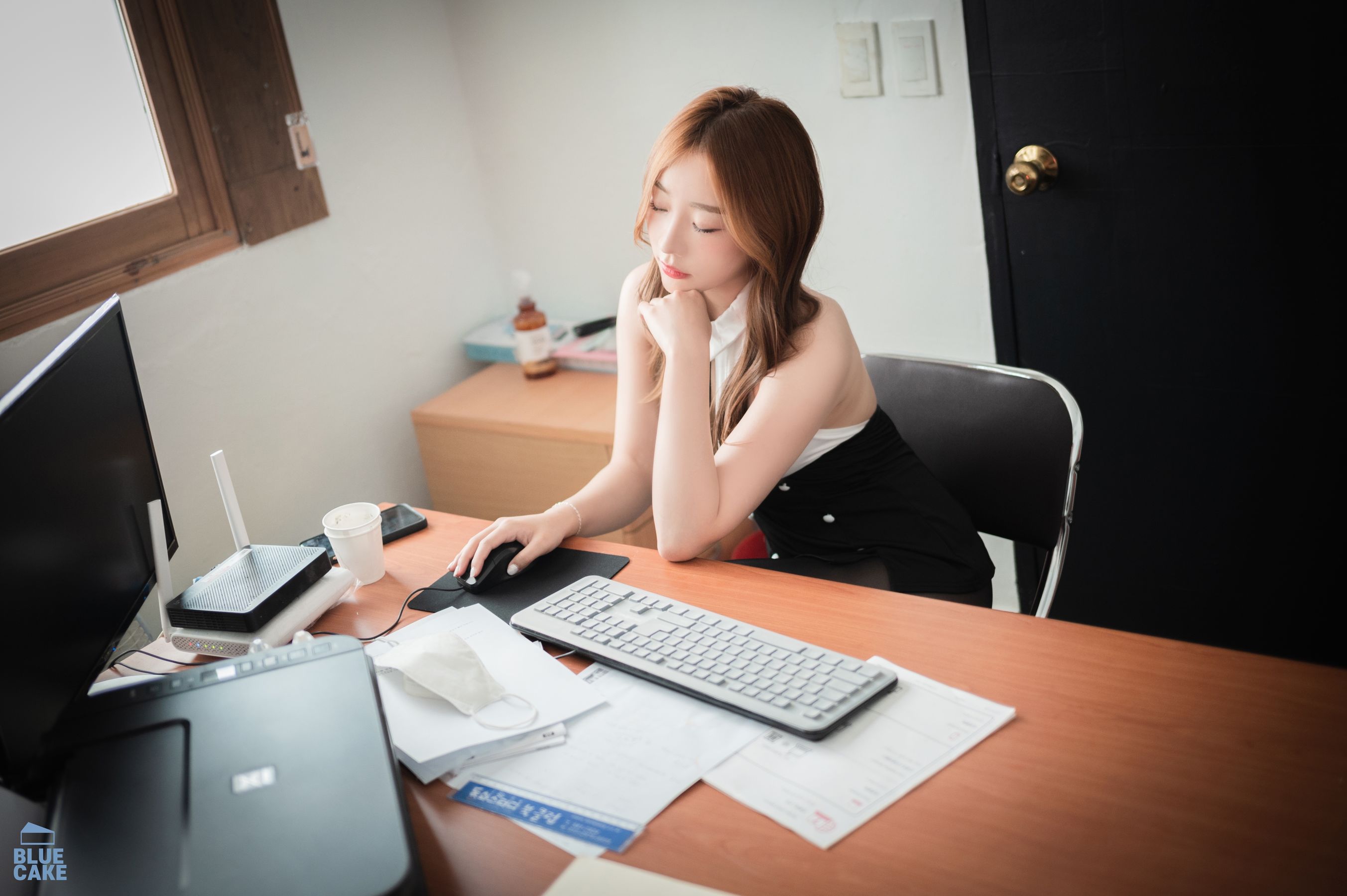 [BLUECAKE]  Newbom - Black & Red（189P）