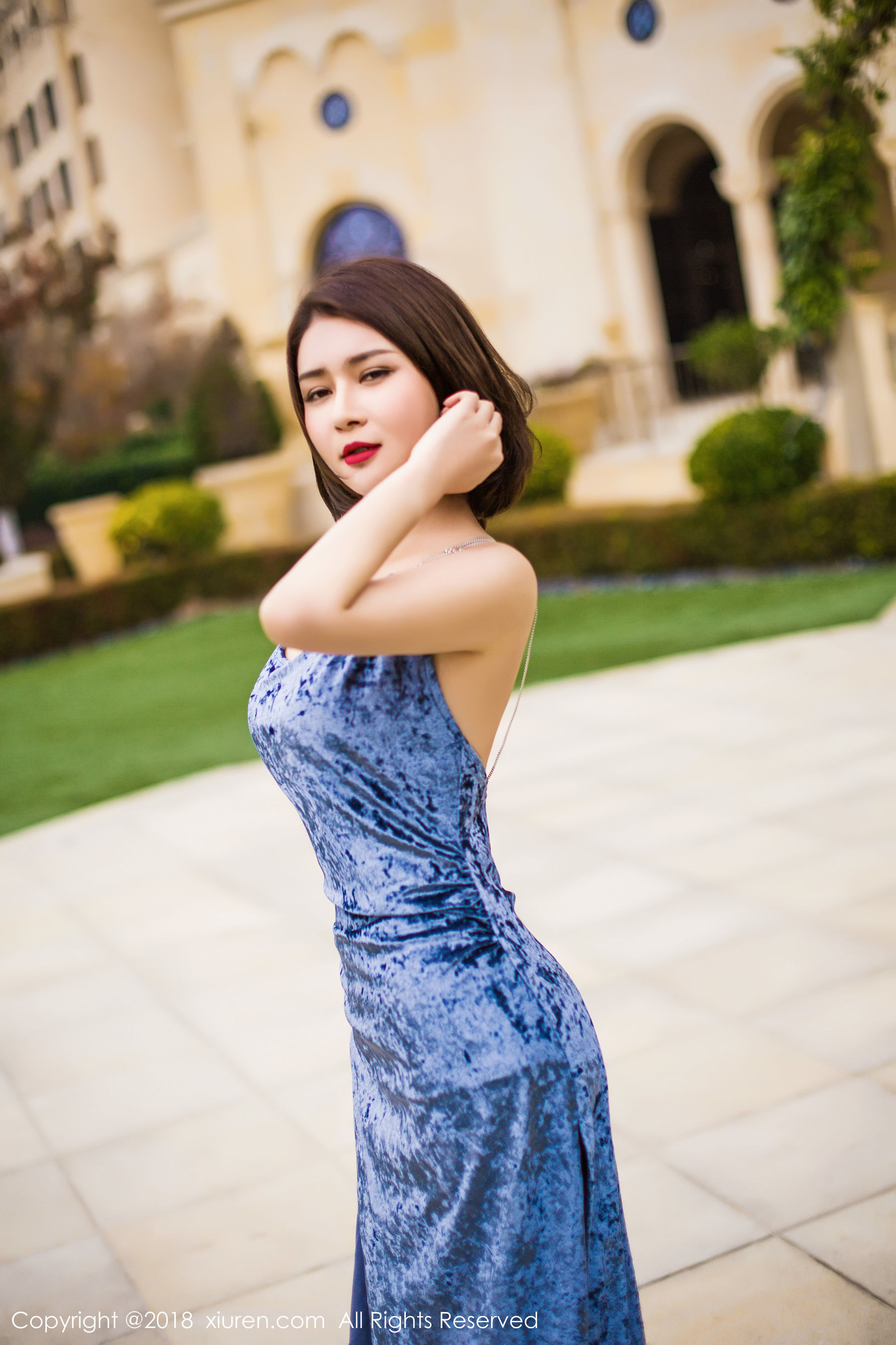 女神@廿十《长裙街拍+内衣+浴袍》 [秀人XiuRen] No.935（58P）